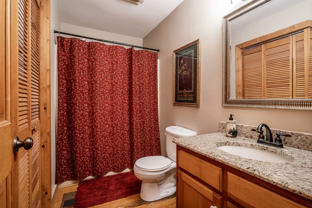Ellijay, Georgia, 30536, United States, 4 Bedrooms Bedrooms, ,3 BathroomsBathrooms,Residential,For Sale,1926497