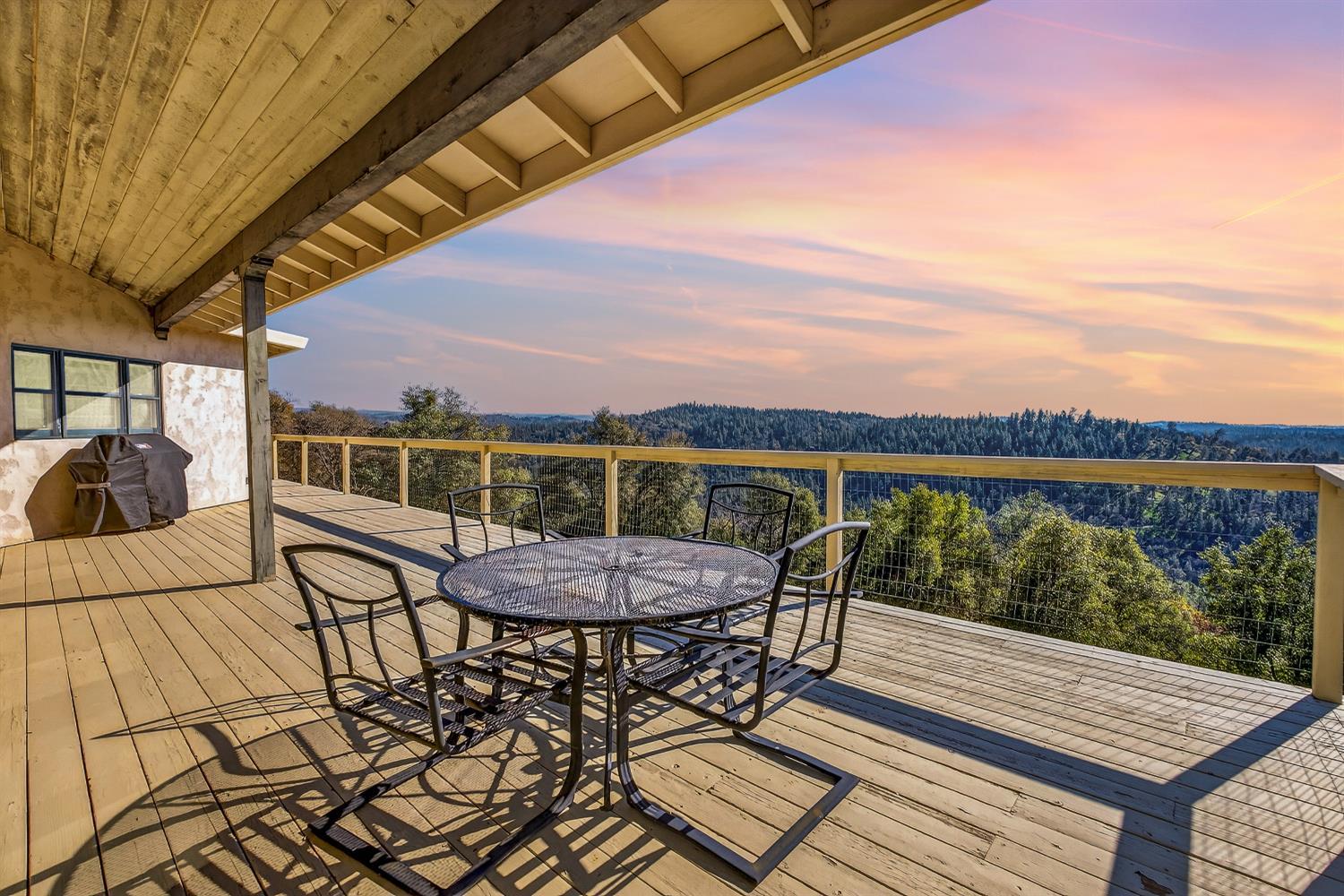 Grass Valley, California, 95949, United States, 3 Bedrooms Bedrooms, ,3 BathroomsBathrooms,Residential,For Sale,2048719