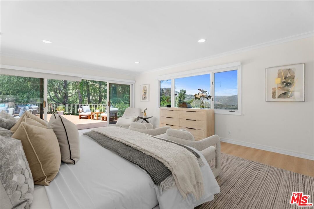 Los Angeles, California, 90077, United States, 4 Bedrooms Bedrooms, ,5 BathroomsBathrooms,Residential,For Sale,1862324