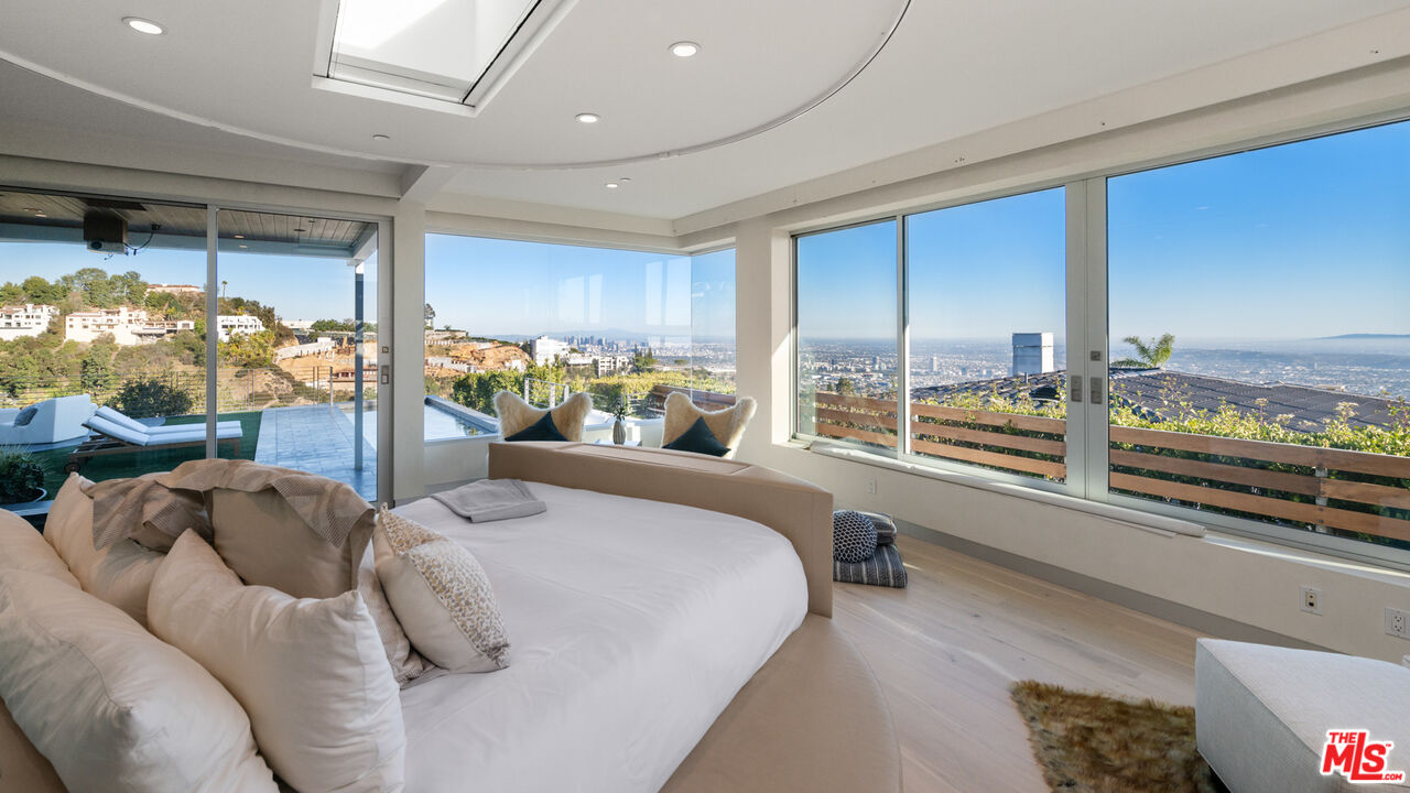 Los Angeles, California, 90069, United States, 4 Bedrooms Bedrooms, ,4 BathroomsBathrooms,Residential,For Sale,1766508