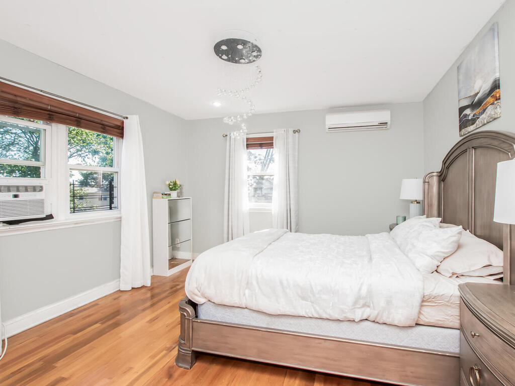 Yonkers, New York, 10704, United States, 4 Bedrooms Bedrooms, ,4 BathroomsBathrooms,Residential,For Sale,1977850