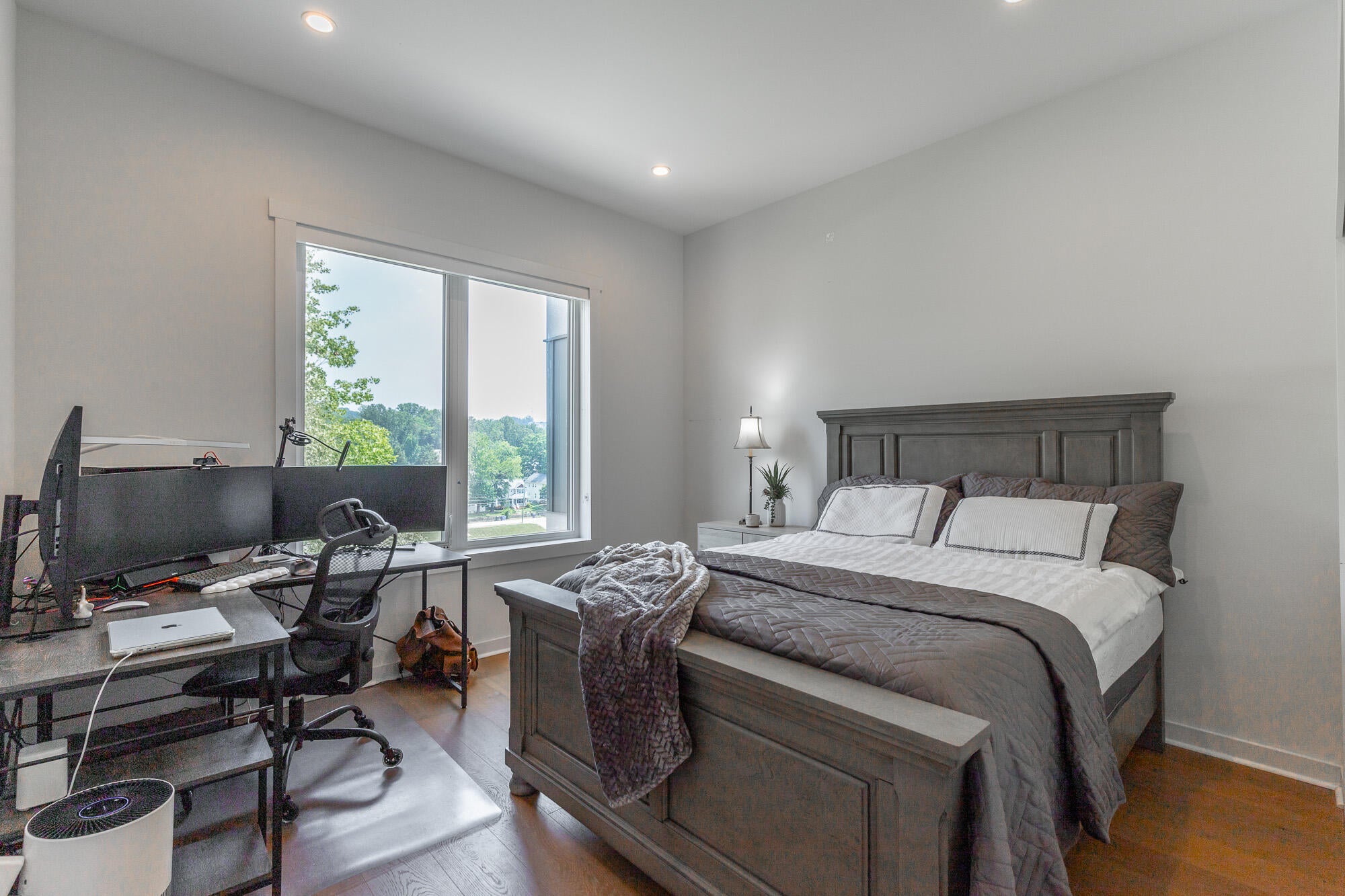 Chattanooga, Tennessee, 37405, United States, 2 Bedrooms Bedrooms, ,2 BathroomsBathrooms,Residential,For Sale,1875132