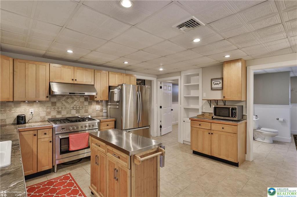 Stroudsburg, Pennsylvania, 18360-6926, United States, 7 Bedrooms Bedrooms, ,4 BathroomsBathrooms,Residential,For Sale,1904497