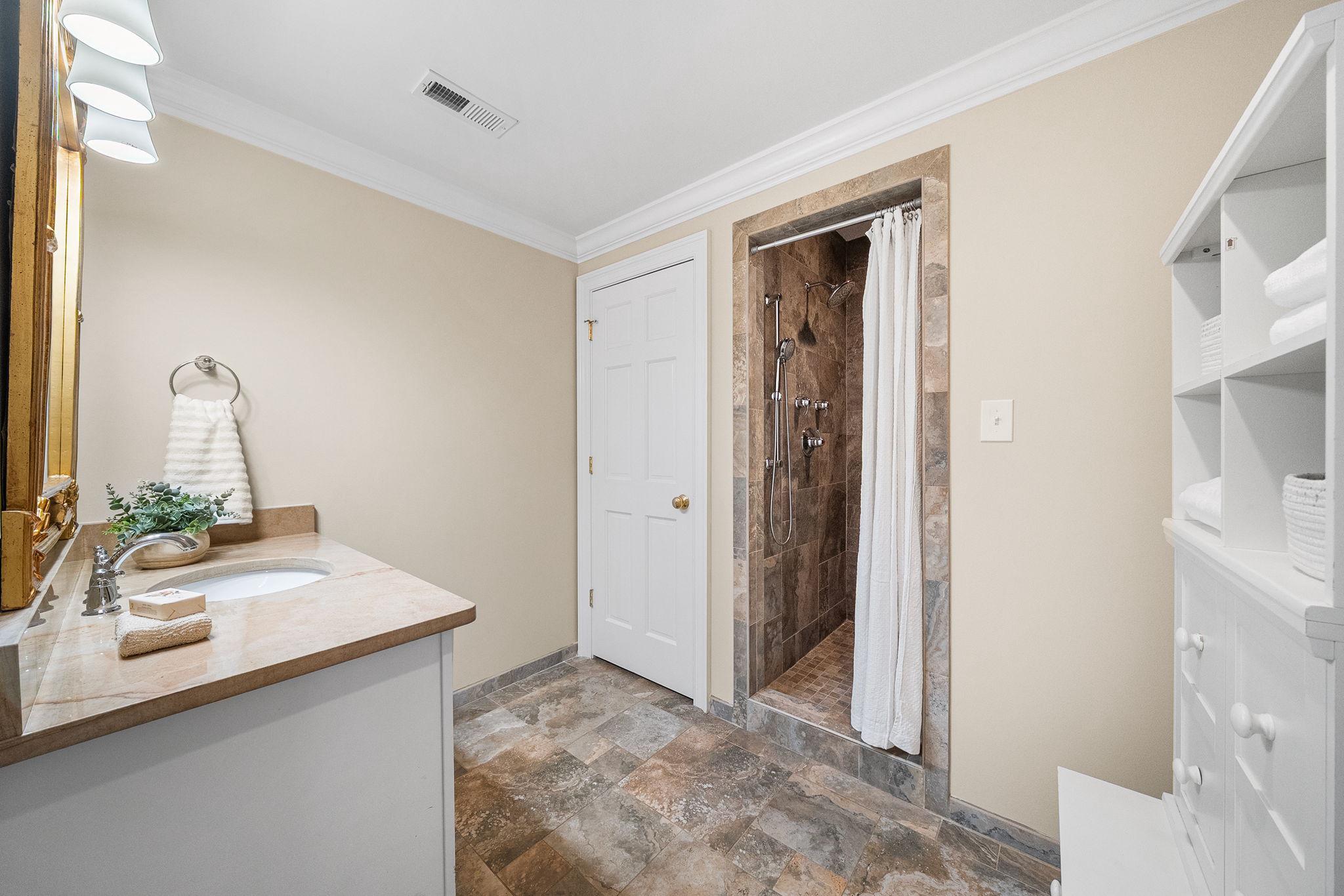  1211 Janneys Lane, Alexandria, VA, 22302 - 物件實景