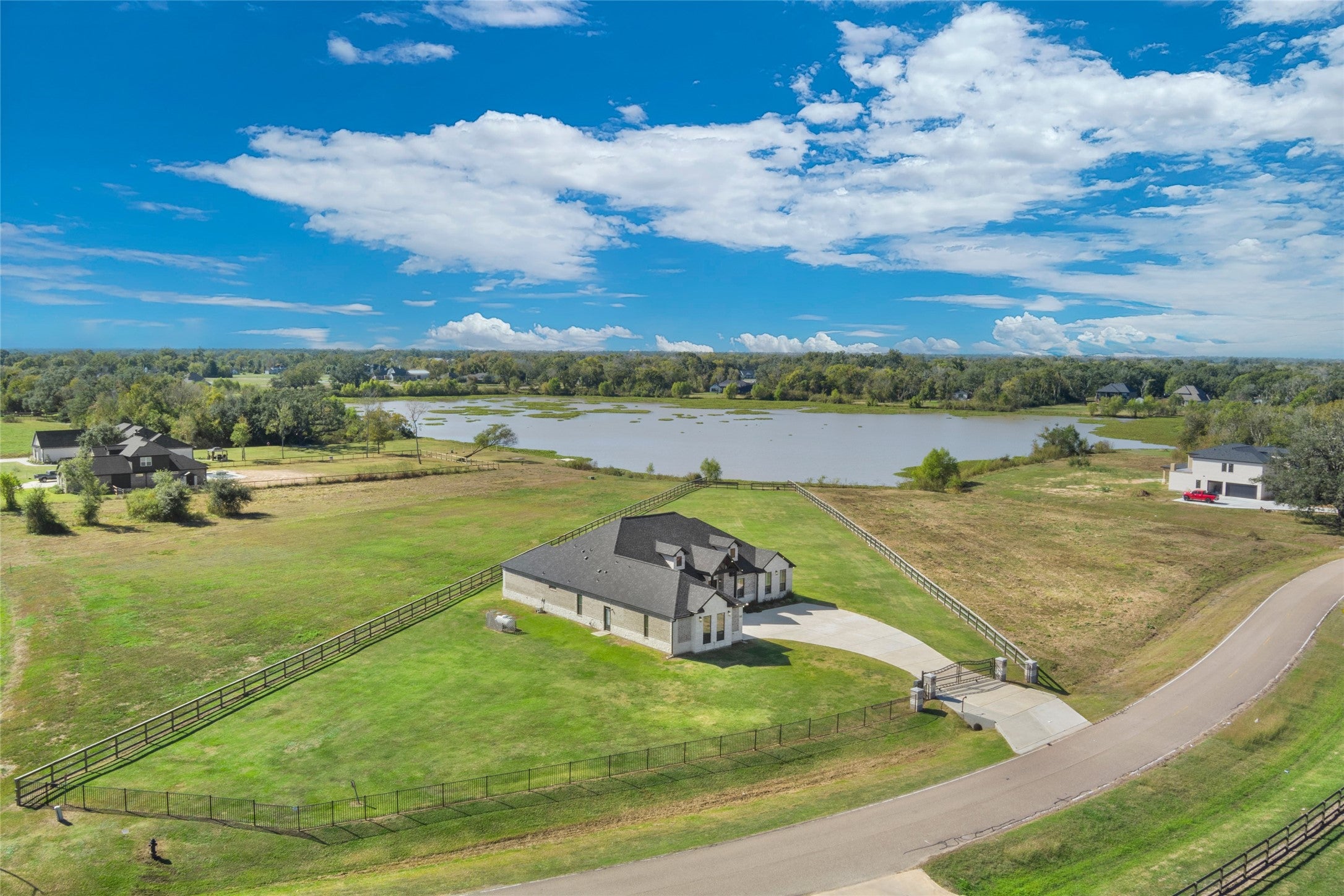 Angleton, Texas, 77515, United States, 4 Bedrooms Bedrooms, ,4 BathroomsBathrooms,Residential,For Sale,1992387