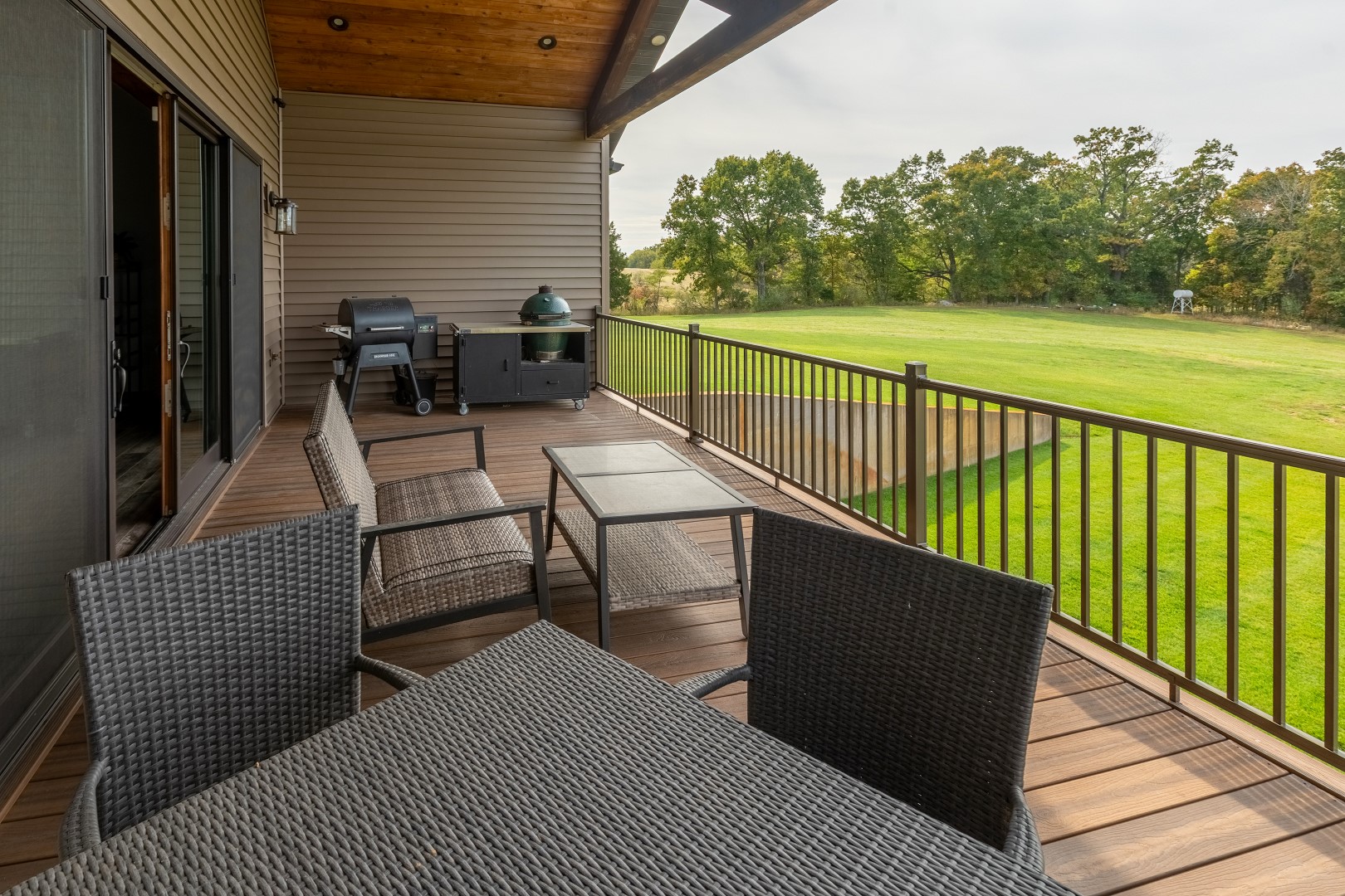 Carbondale, Illinois, 62902, United States, 3 Bedrooms Bedrooms, ,8 BathroomsBathrooms,Residential,For Sale,1986074