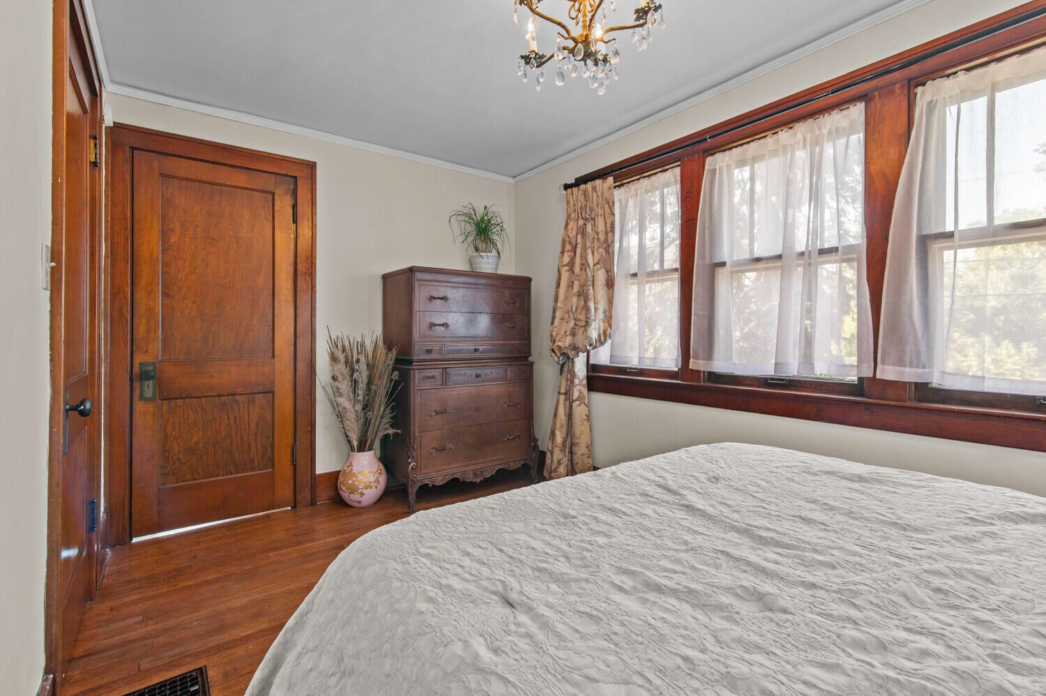 Ann Arbor, Michigan, 48103, United States, 4 Bedrooms Bedrooms, ,3 BathroomsBathrooms,Residential,For Sale,1991262