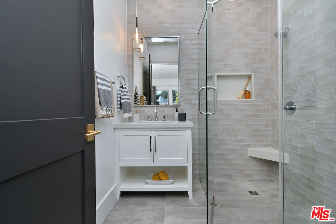 Encino, California, 91316, United States, 4 Bedrooms Bedrooms, ,5 BathroomsBathrooms,Residential,For Sale,2002982