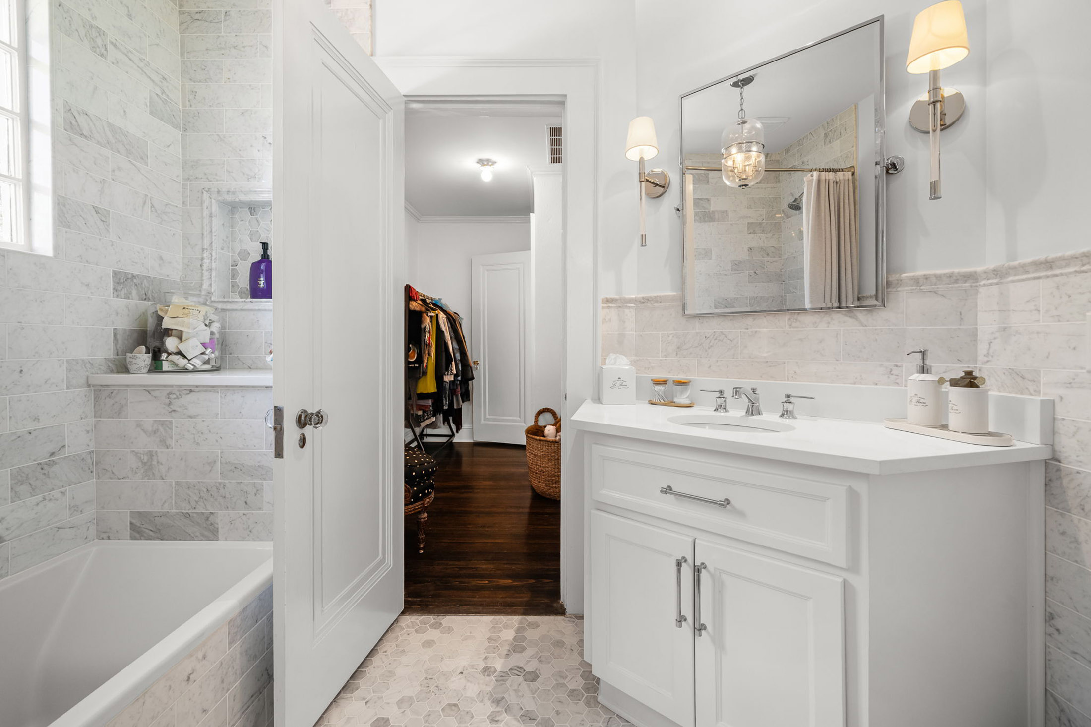  Timeless Ardmore Park Home Blends Classic Charm with Custom Renovations - 物件實景