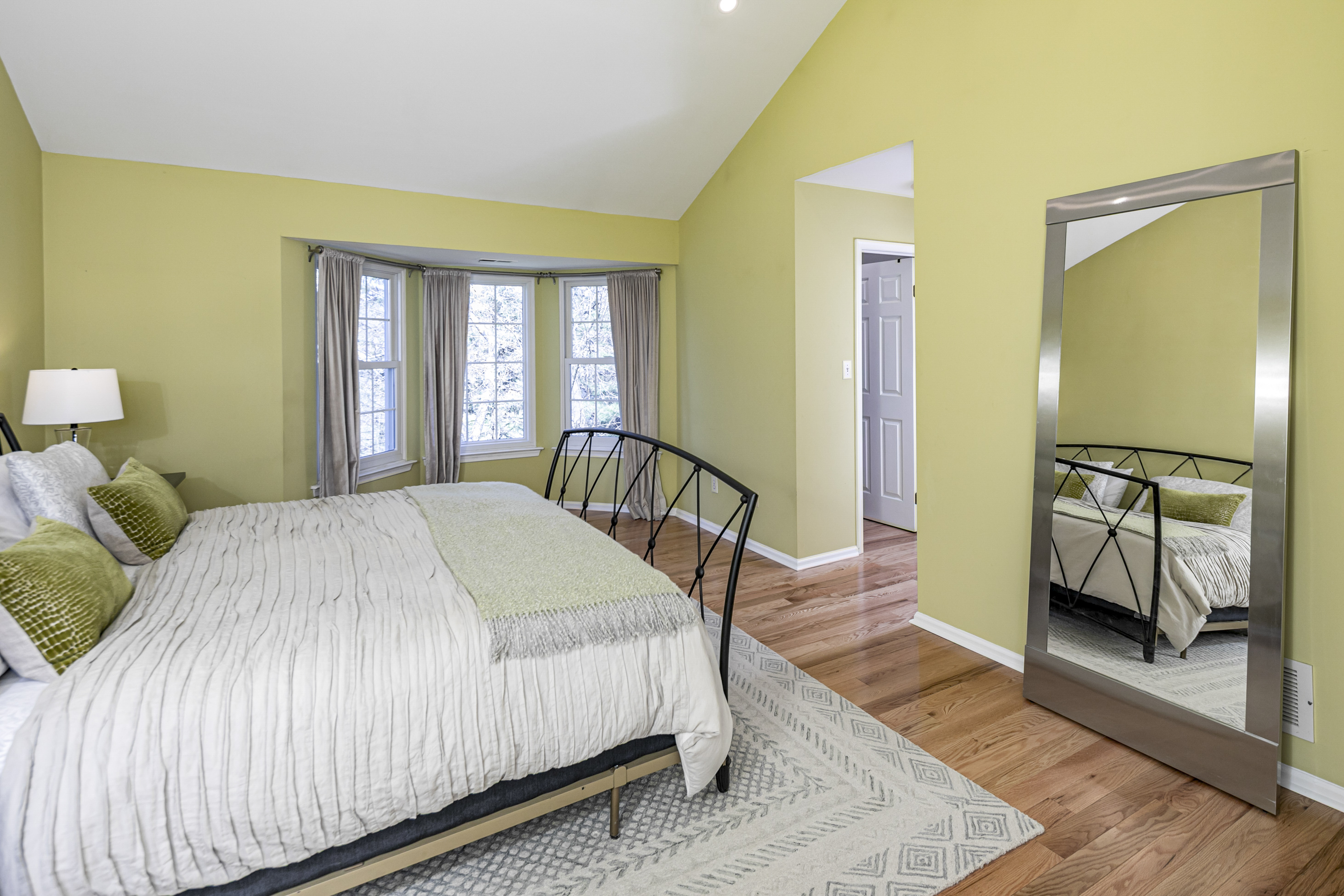  Sunny Home with Smart Improvements Throughout - 物件實景