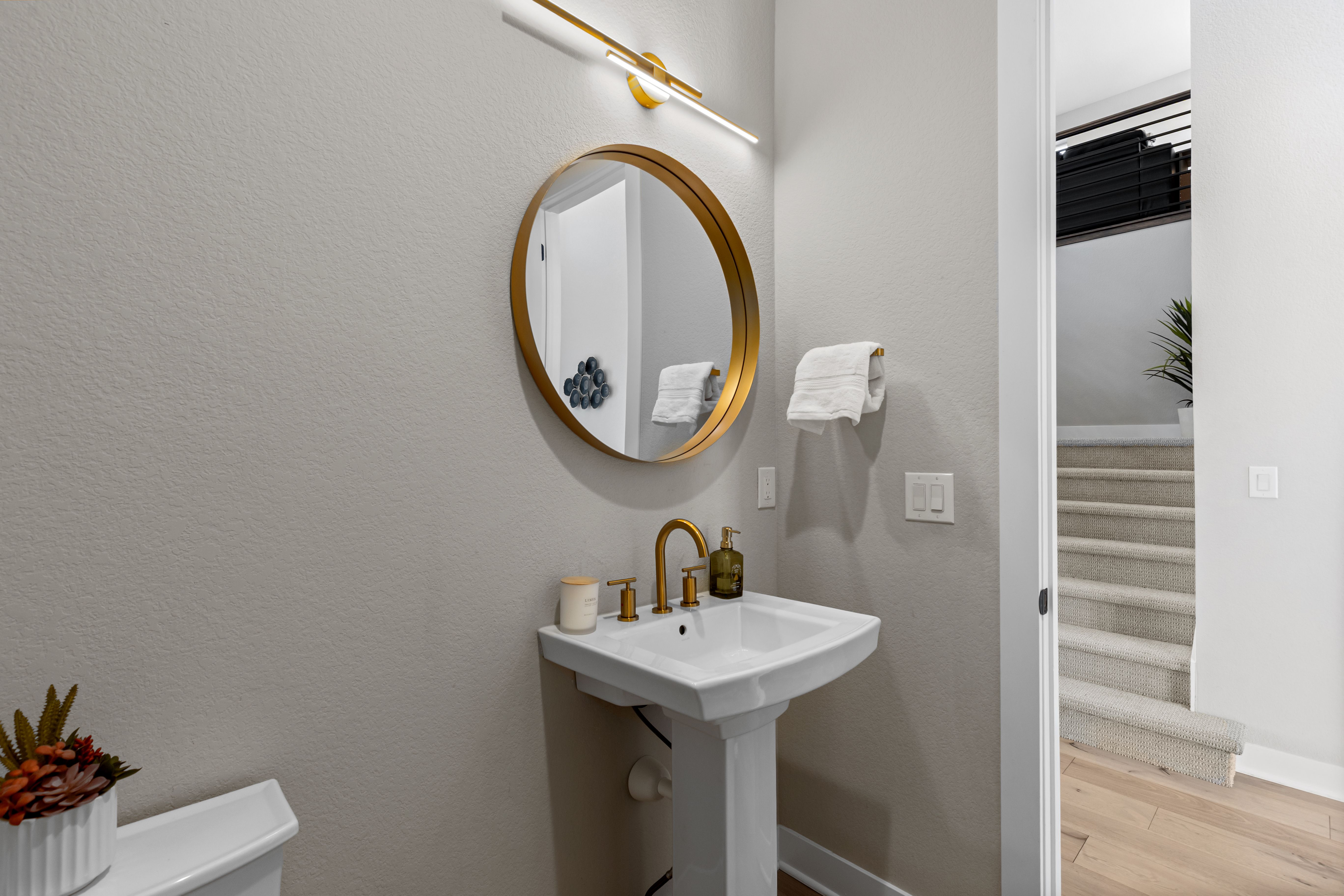  Skip the build time and step straight into 5932 Los Olivas Point - 物件實景