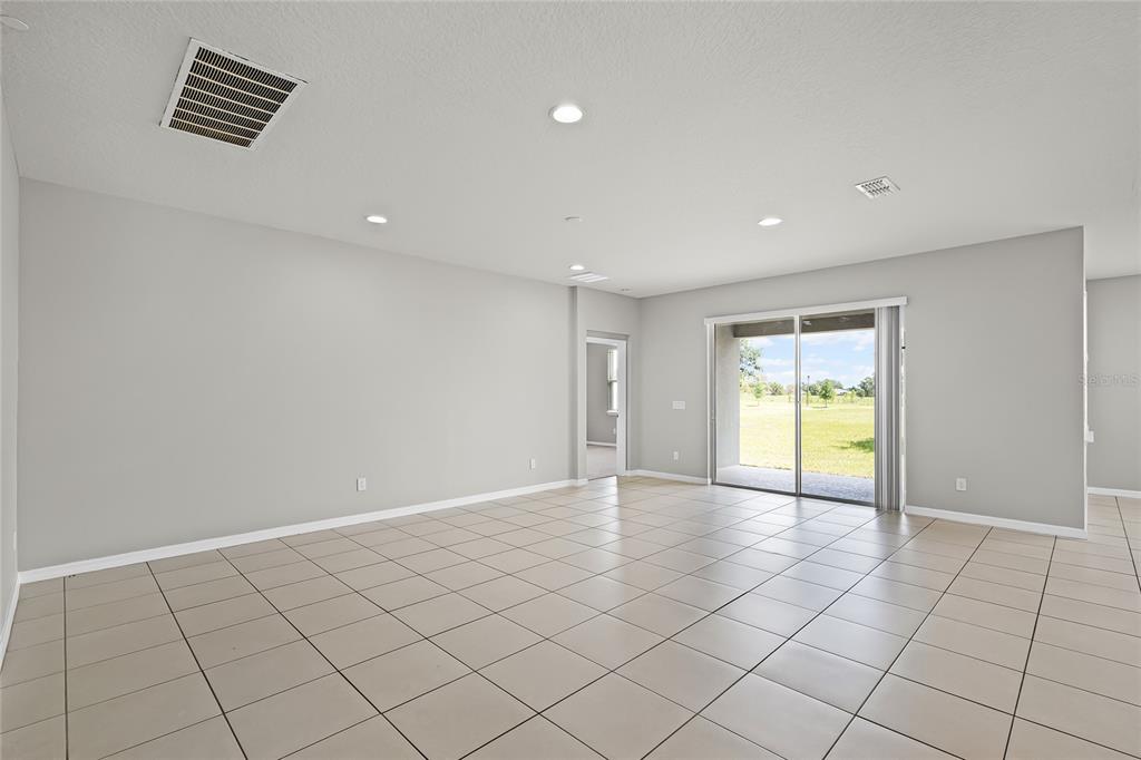 Apopka, Florida, 32712, United States, 4 Bedrooms Bedrooms, ,3 BathroomsBathrooms,Residential,For Sale,1940154