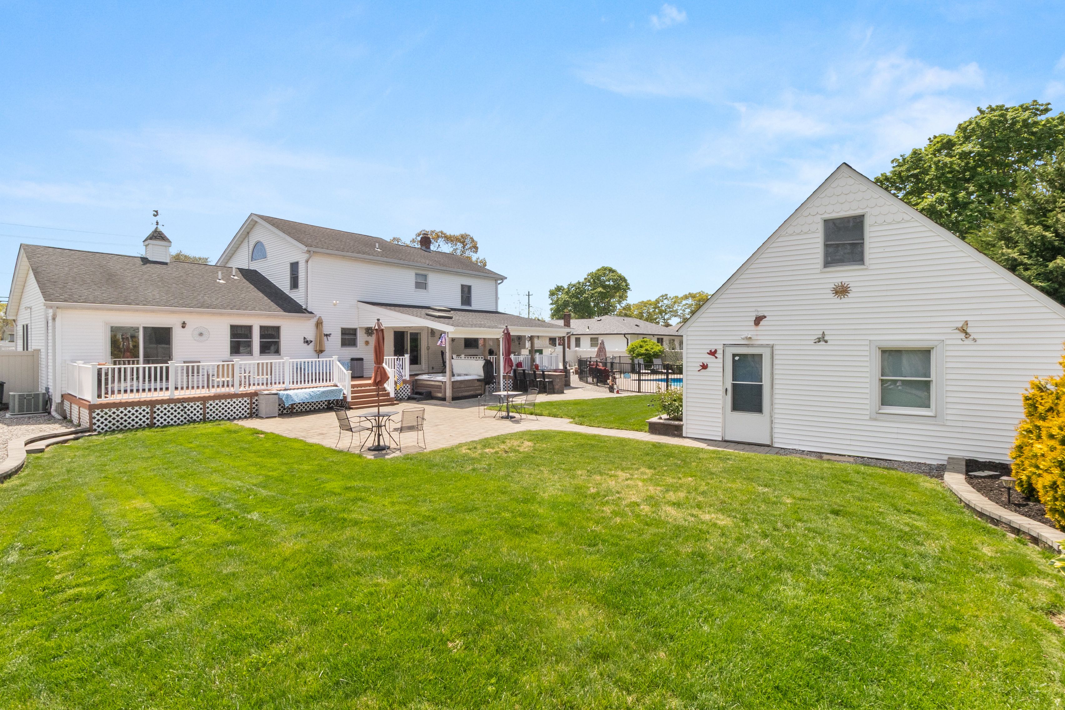  63 E Madison Street, East Islip, NY, 11730 - 物件實景