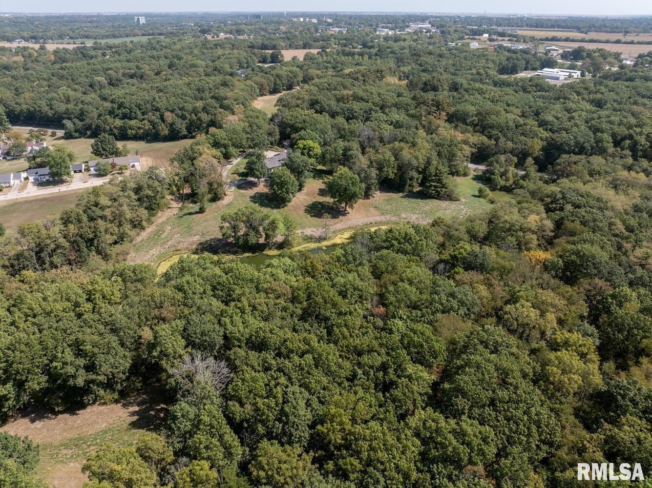 Macomb, Illinois, 61455, United States, 6 Bedrooms Bedrooms, ,5 BathroomsBathrooms,Residential,For Sale,1982236