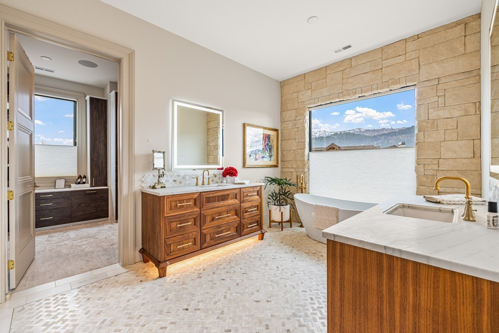 McCall, Idaho, 83638, United States, 5 Bedrooms Bedrooms, ,5 BathroomsBathrooms,Residential,For Sale,1989949