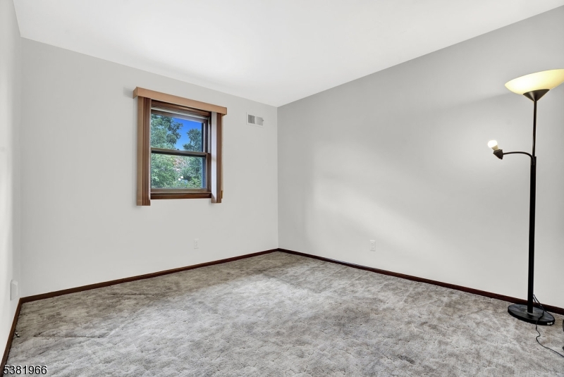 Pequannock Twp., New Jersey, 07444, United States, 3 Bedrooms Bedrooms, ,2 BathroomsBathrooms,Residential,For Sale,1934340