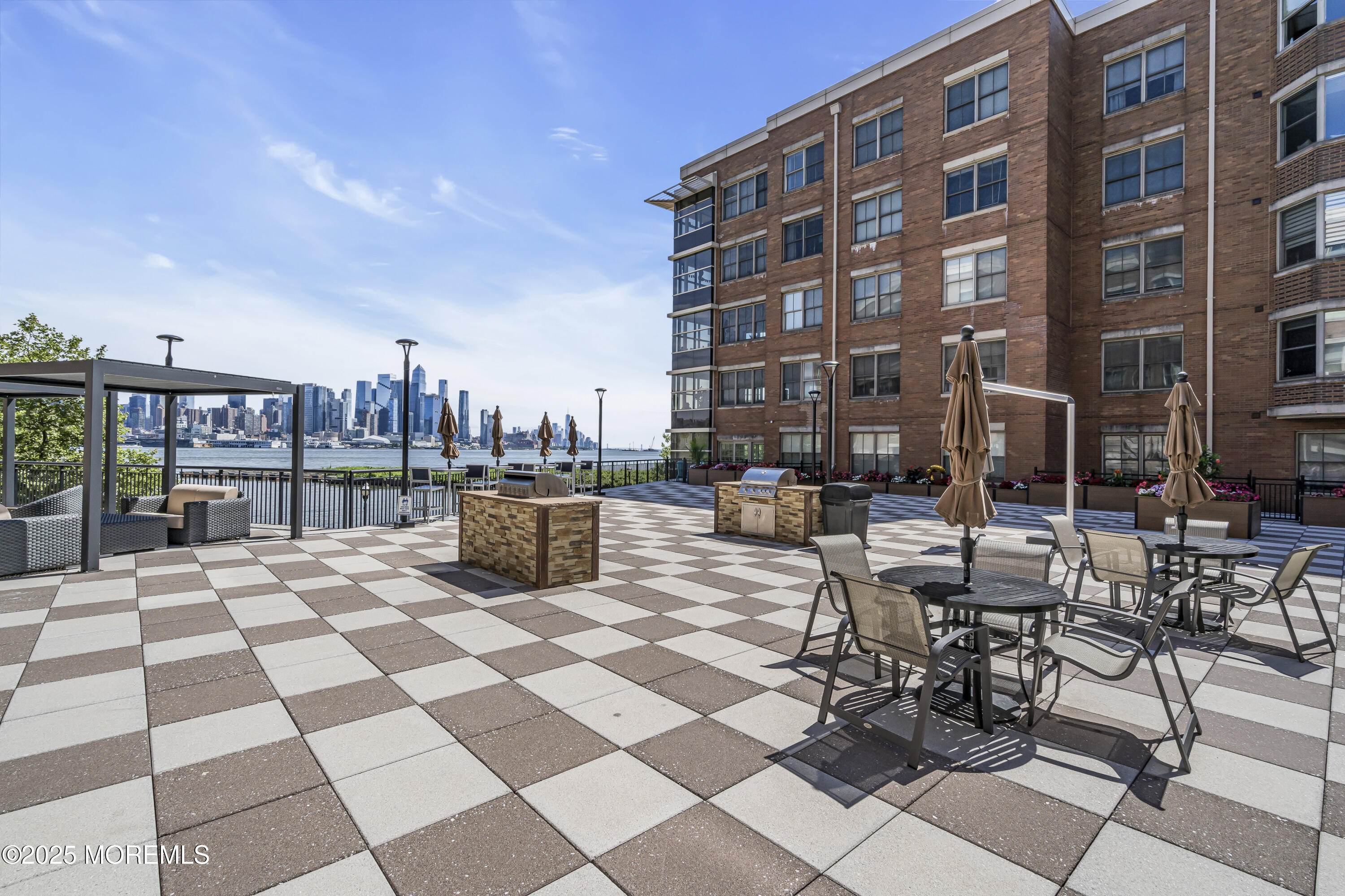 West New York, New Jersey, 07093, United States, 2 Bedrooms Bedrooms, ,2 BathroomsBathrooms,Residential,For Sale,1928927