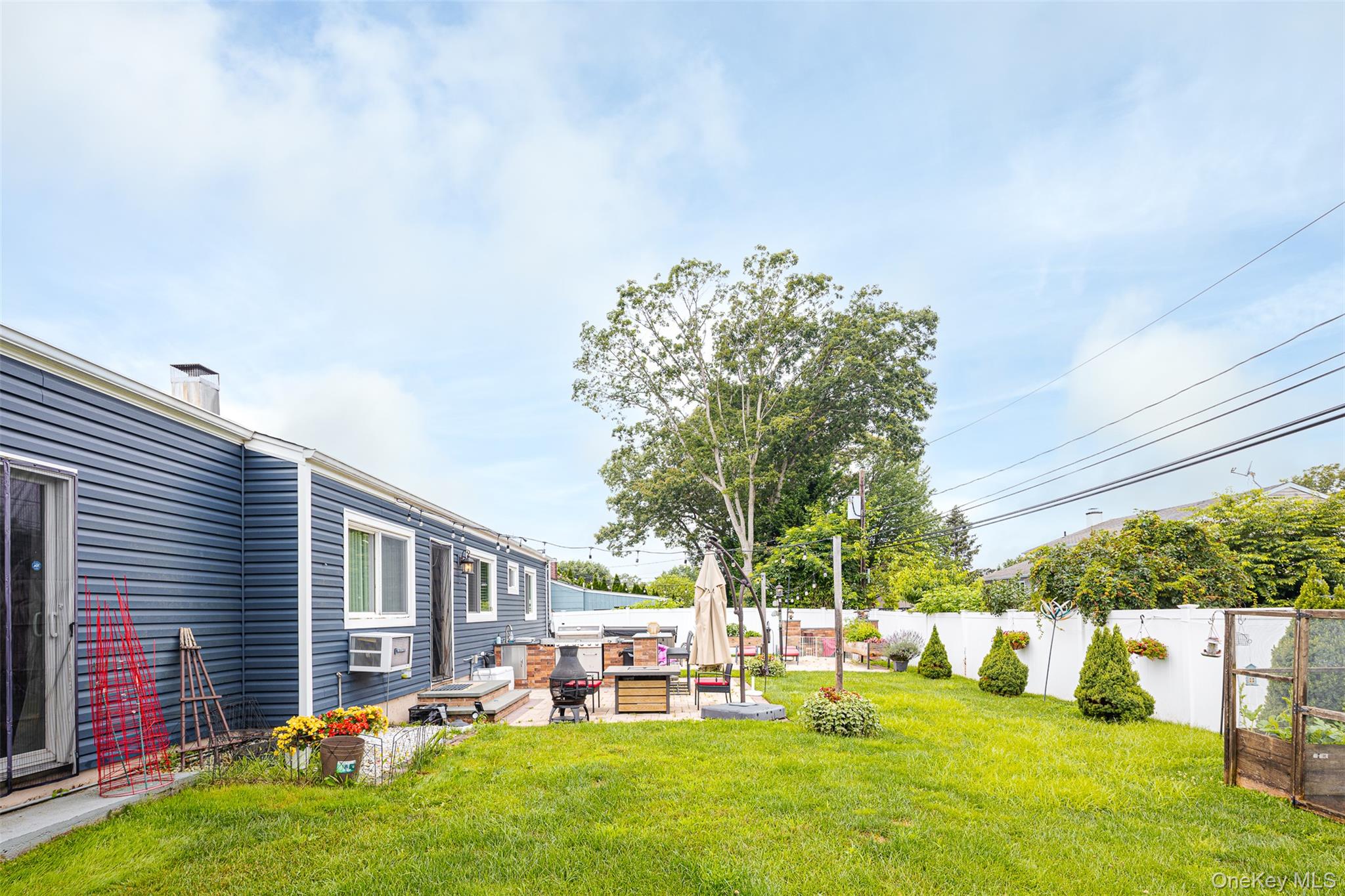 Port Jefferson Station, New York, 11776, United States, 3 Bedrooms Bedrooms, ,2 BathroomsBathrooms,Residential,For Sale,1938737