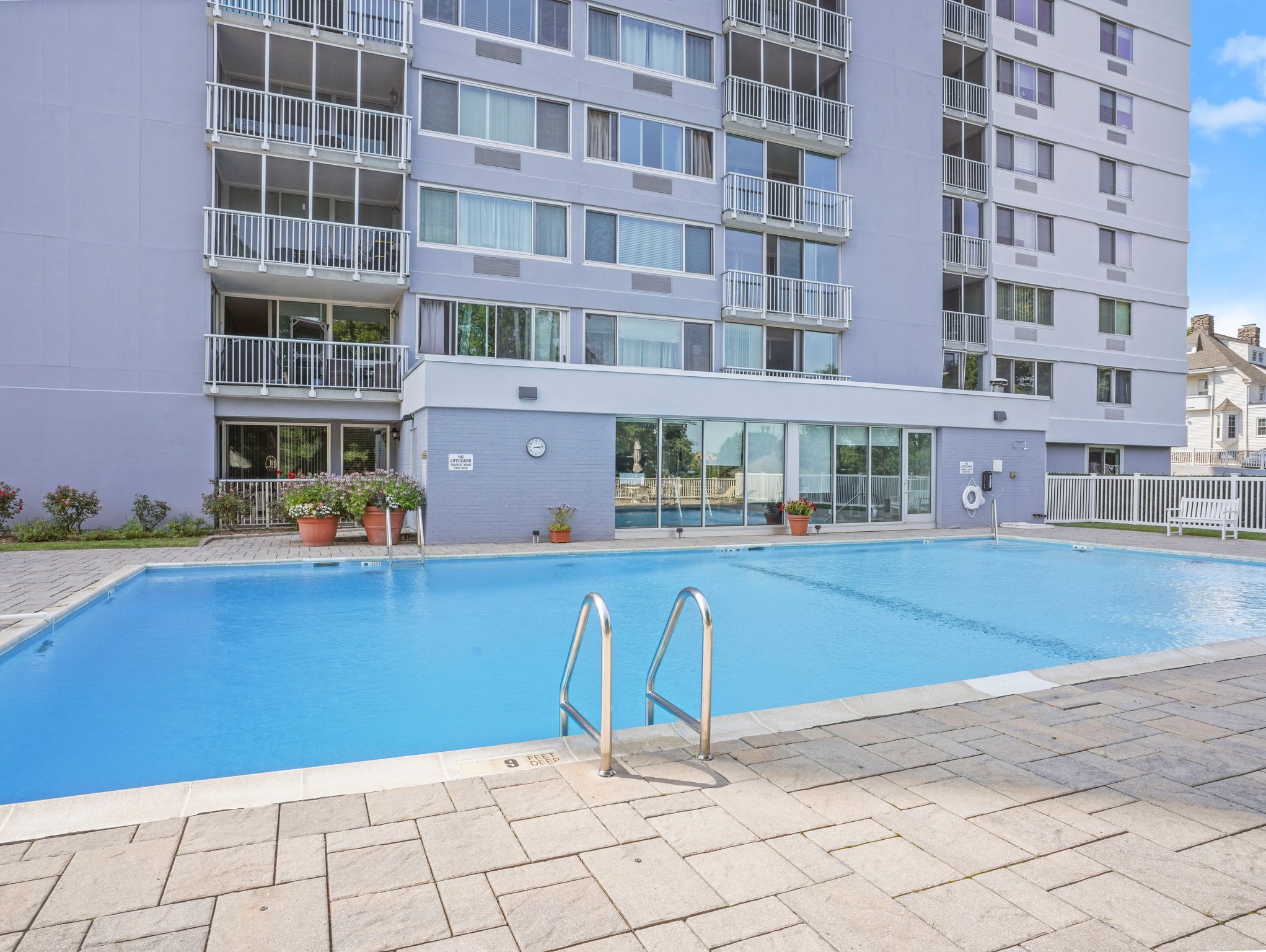  1 Strawberry Hill Avenue - 物件實景