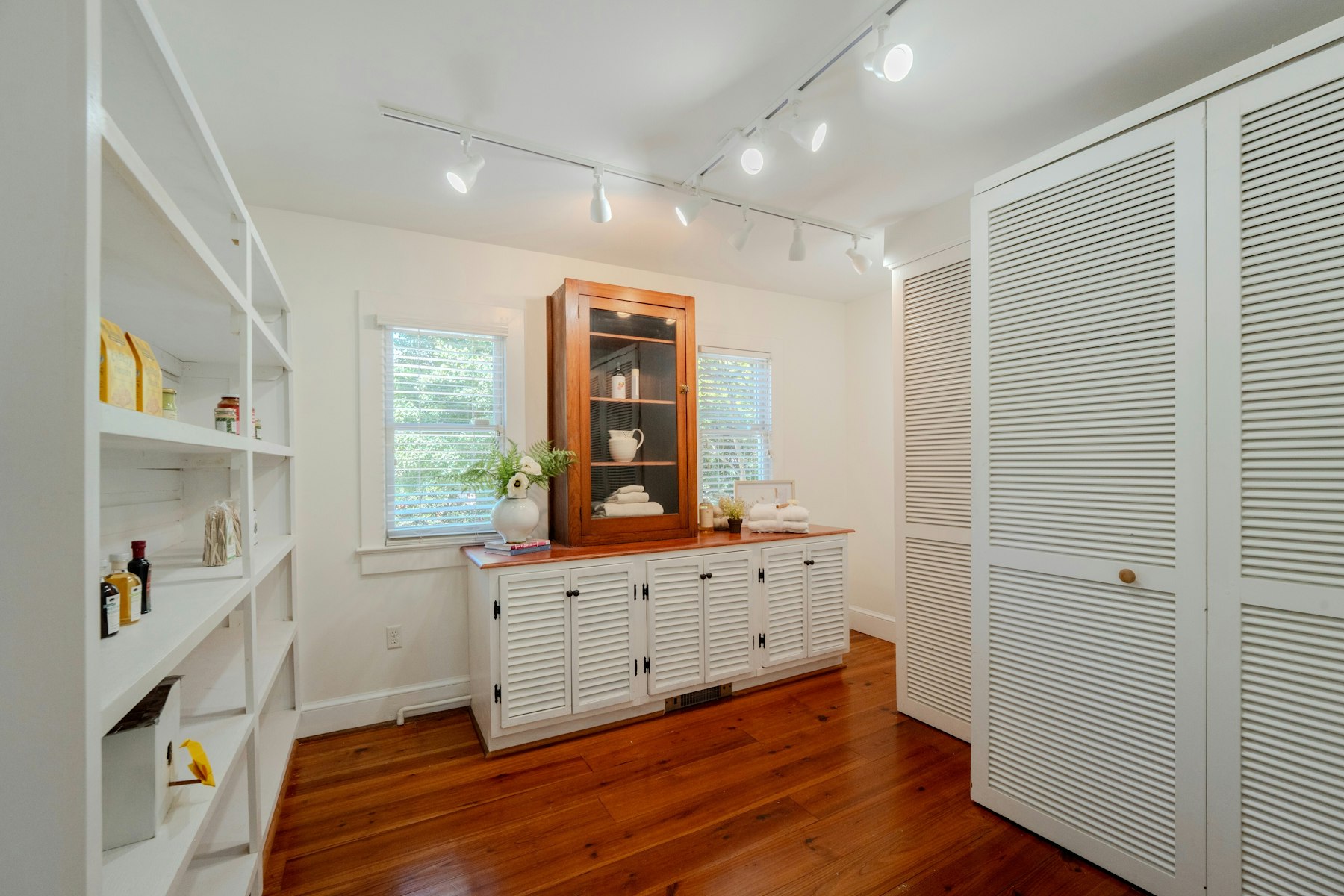  208 Edwards Ferry Road NE, Leesburg, VA, 20176 - 物件實景
