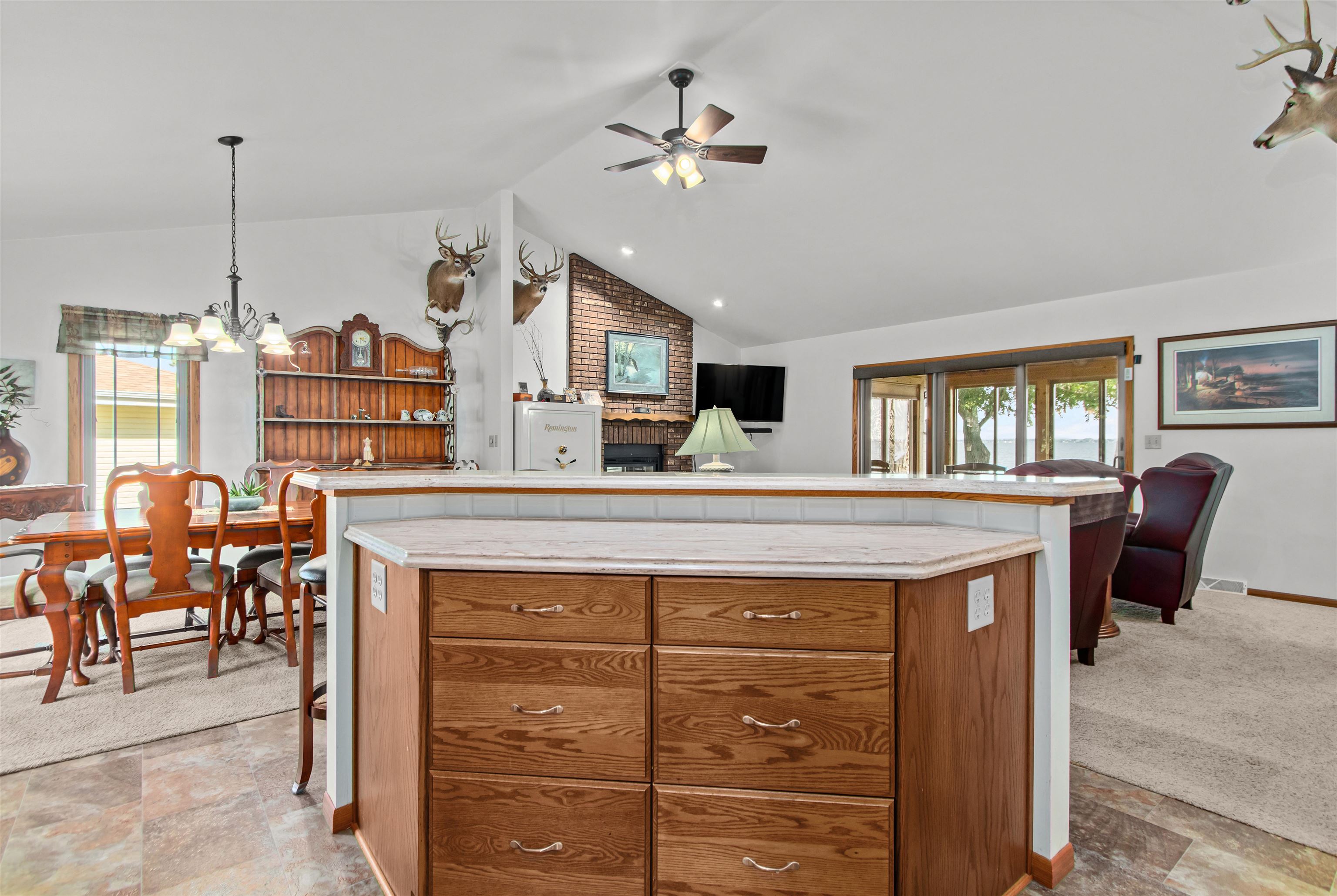 WINNECONNE, Wisconsin, 54986, United States, 2 Bedrooms Bedrooms, ,2 BathroomsBathrooms,Residential,For Sale,1926220
