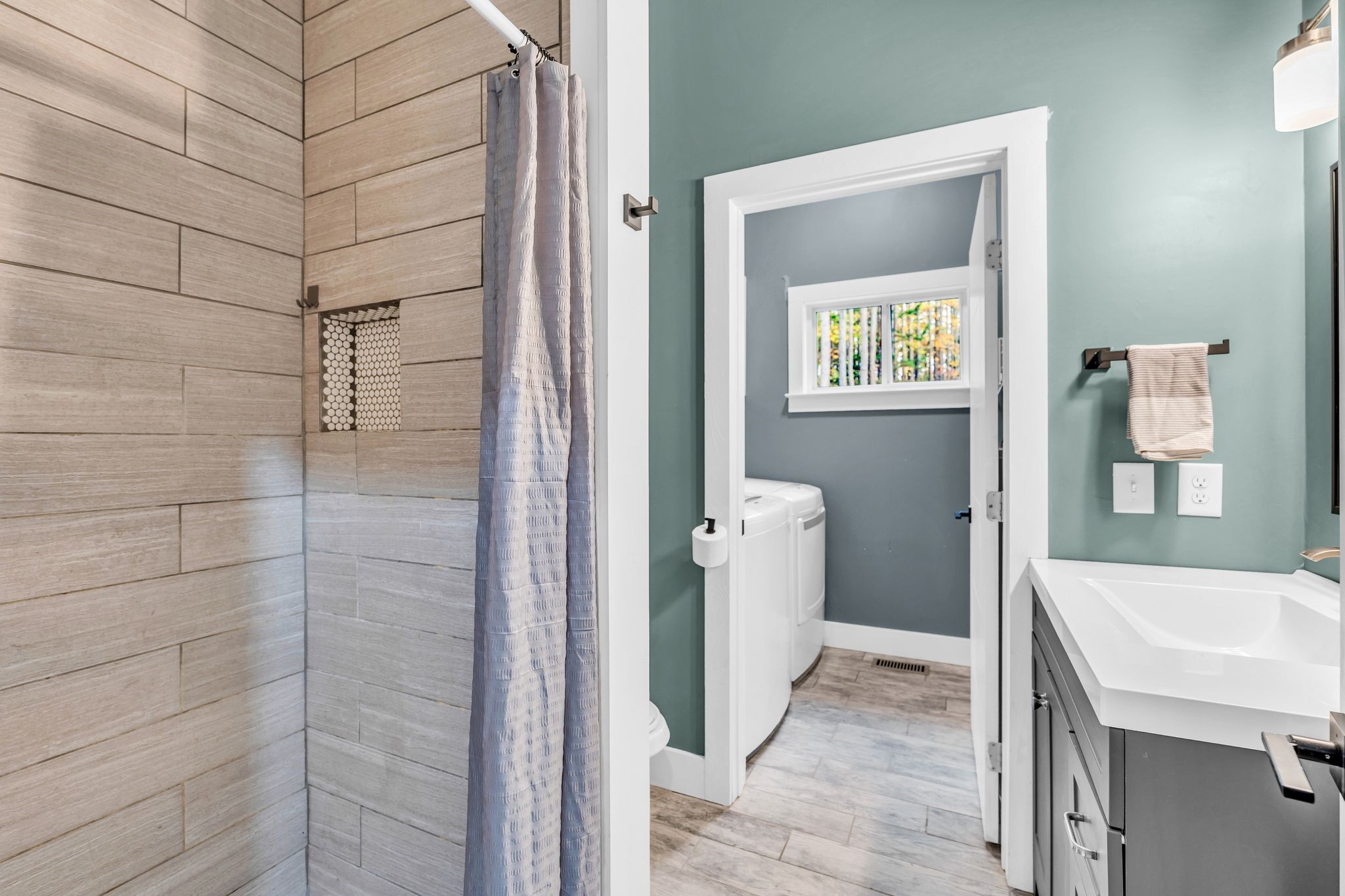 Lawrenceburg, Tennessee, 38464, United States, 3 Bedrooms Bedrooms, ,2 BathroomsBathrooms,Residential,For Sale,1988377