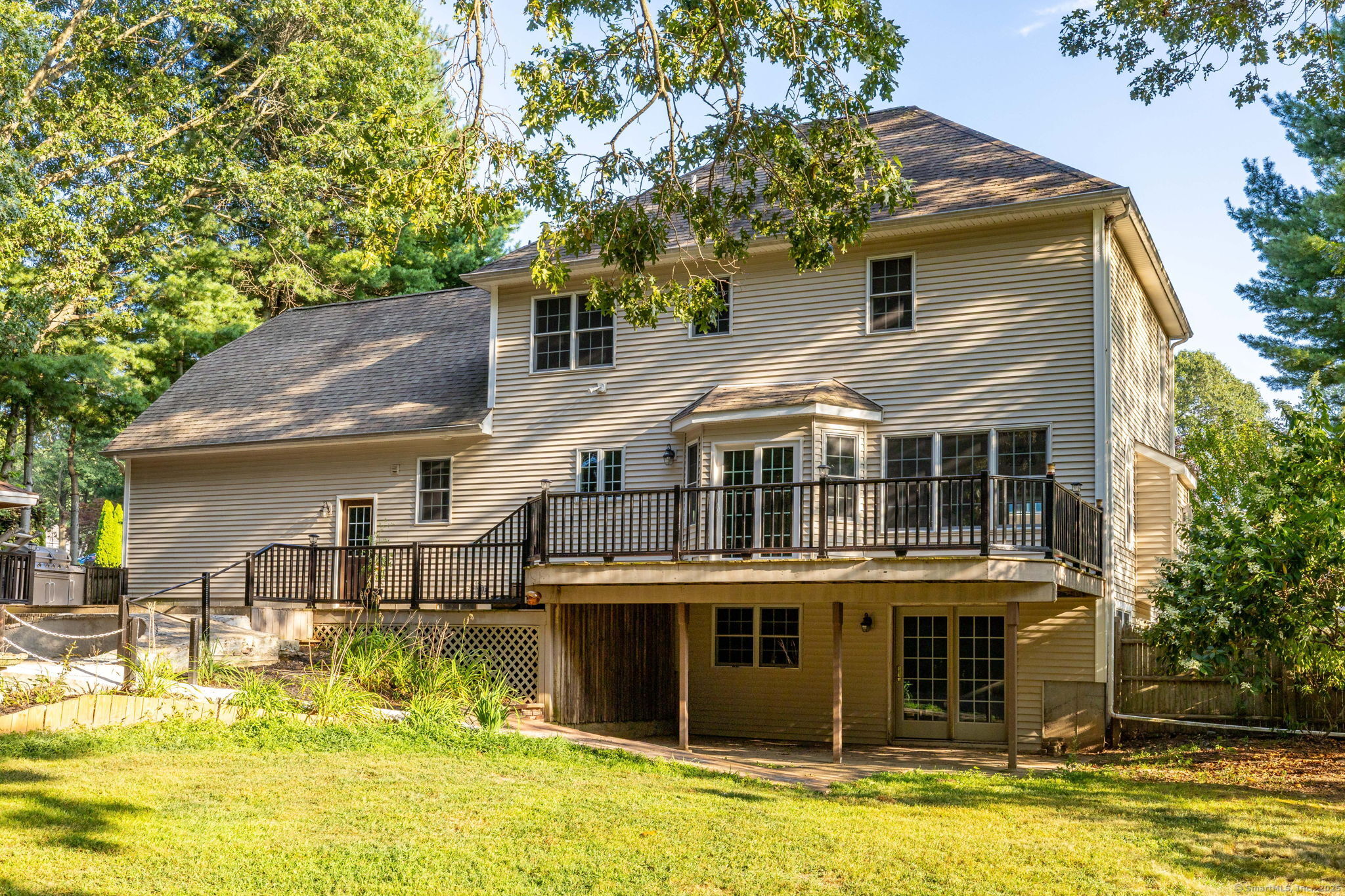 Manchester, Connecticut, 06040, United States, 3 Bedrooms Bedrooms, ,3 BathroomsBathrooms,Residential,For Sale,1917264