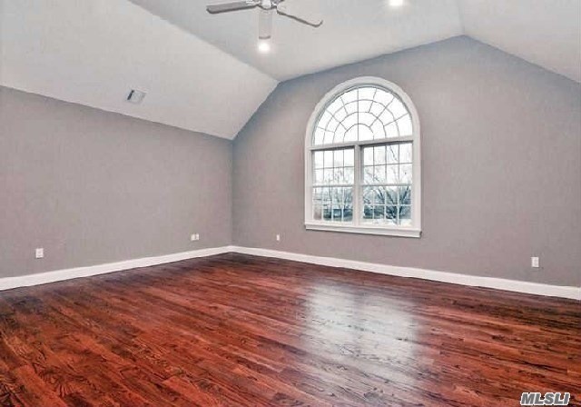 Ronkonkoma, New York, 11779, United States, 4 Bedrooms Bedrooms, ,3 BathroomsBathrooms,Residential,For Sale,1862278