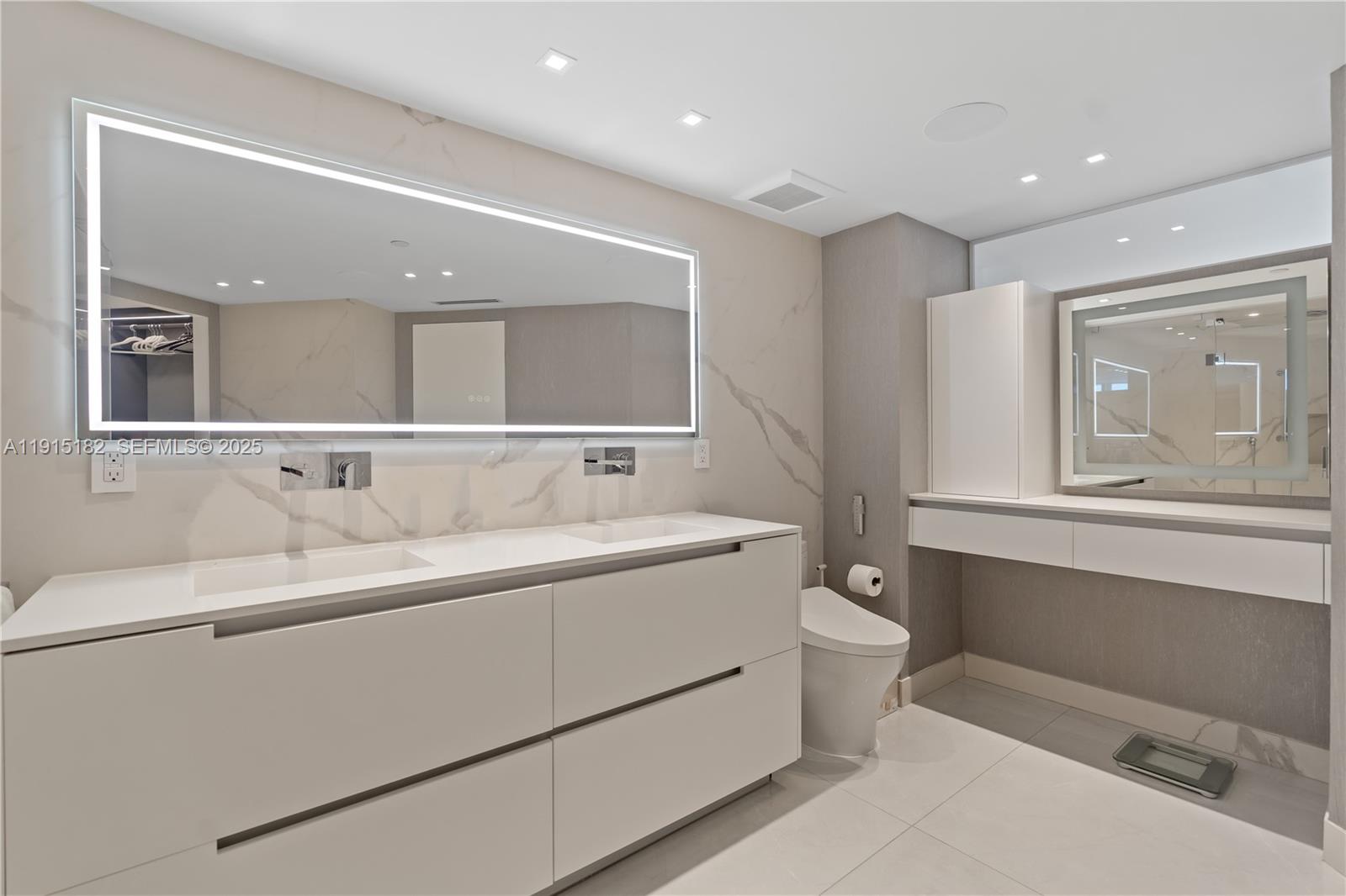 Miami Beach, Florida, 33140, United States, 5 Bedrooms Bedrooms, ,5 BathroomsBathrooms,Residential,For Sale,1997515