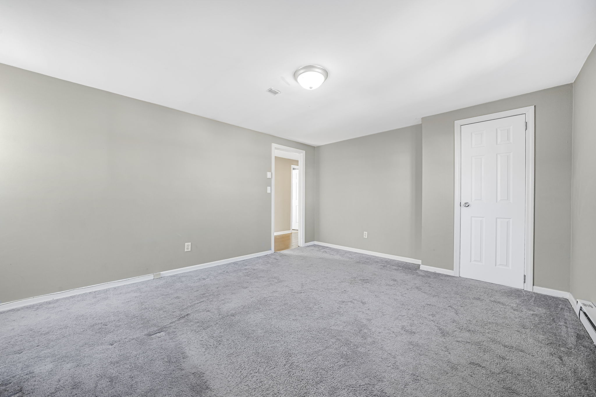 Elmwood Park, New Jersey, 07407, United States, 4 Bedrooms Bedrooms, ,2 BathroomsBathrooms,Residential,For Sale,2009645