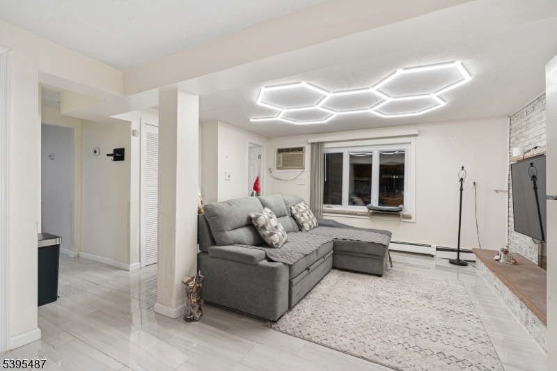 Wayne Twp., New Jersey, 07470, United States, 5 Bedrooms Bedrooms, ,2 BathroomsBathrooms,Residential,For Sale,1988198