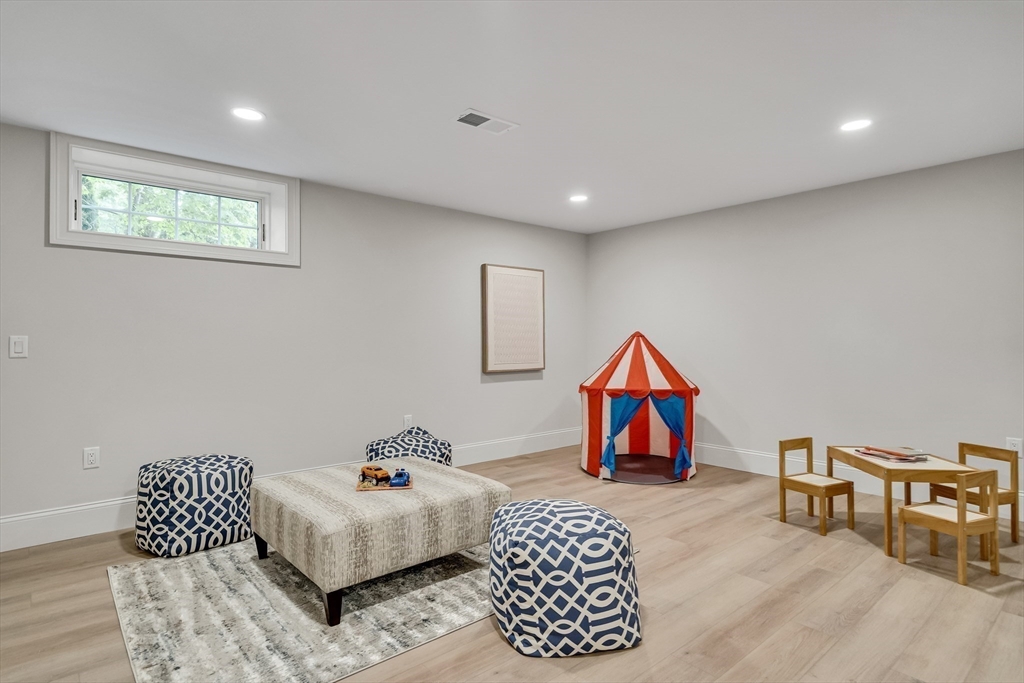 Lexington, Massachusetts, 02421, United States, 5 Bedrooms Bedrooms, ,5 BathroomsBathrooms,Residential,For Sale,1849755