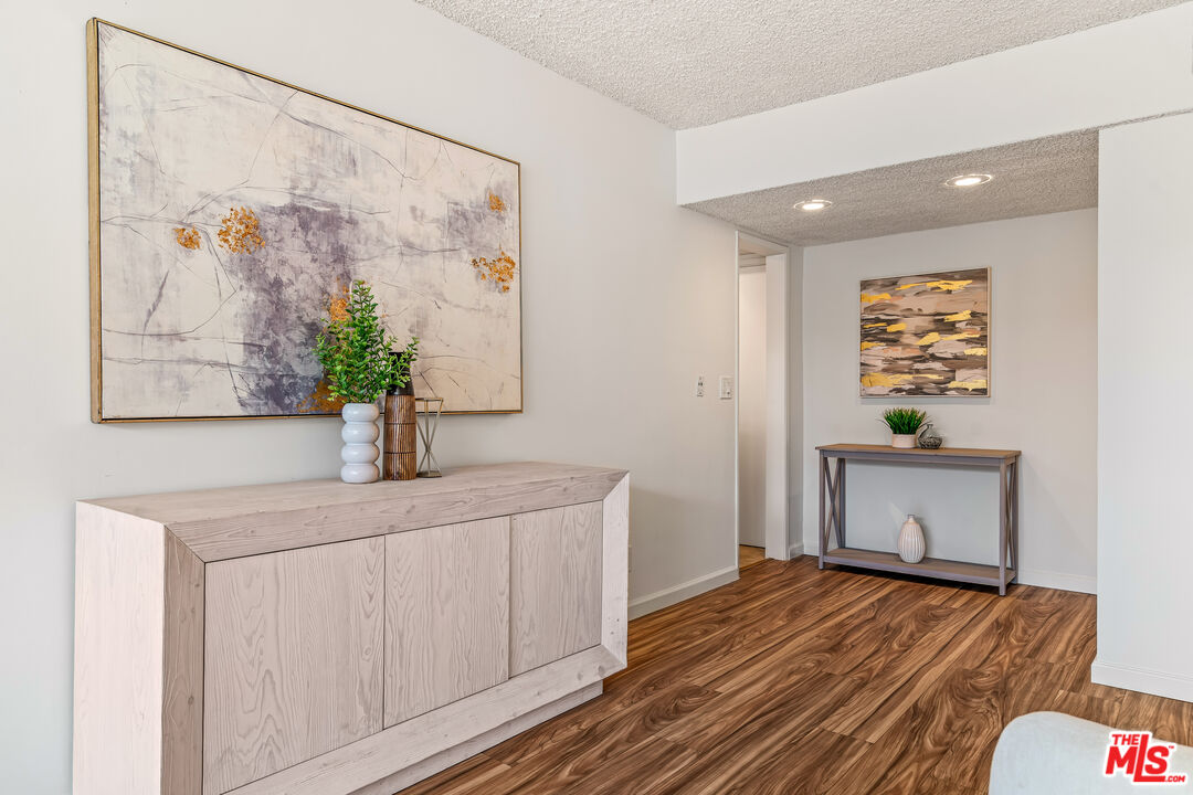 Sherman Oaks, California, 91423, United States, 2 Bedrooms Bedrooms, ,2 BathroomsBathrooms,Residential,For Sale,1920013