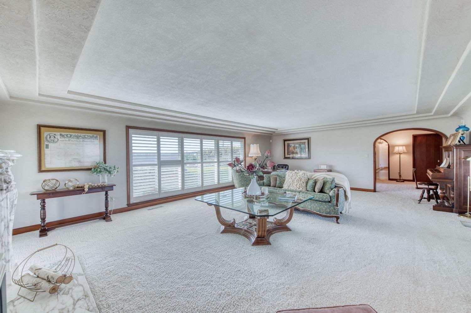 Kerman, California, 93630, United States, 5 Bedrooms Bedrooms, ,3 BathroomsBathrooms,Residential,For Sale,1928392