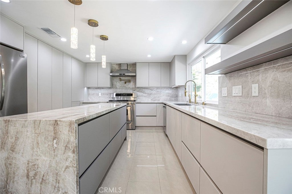 Glendale, California, 91206, United States, 4 Bedrooms Bedrooms, ,3 BathroomsBathrooms,Residential,For Sale,1940917
