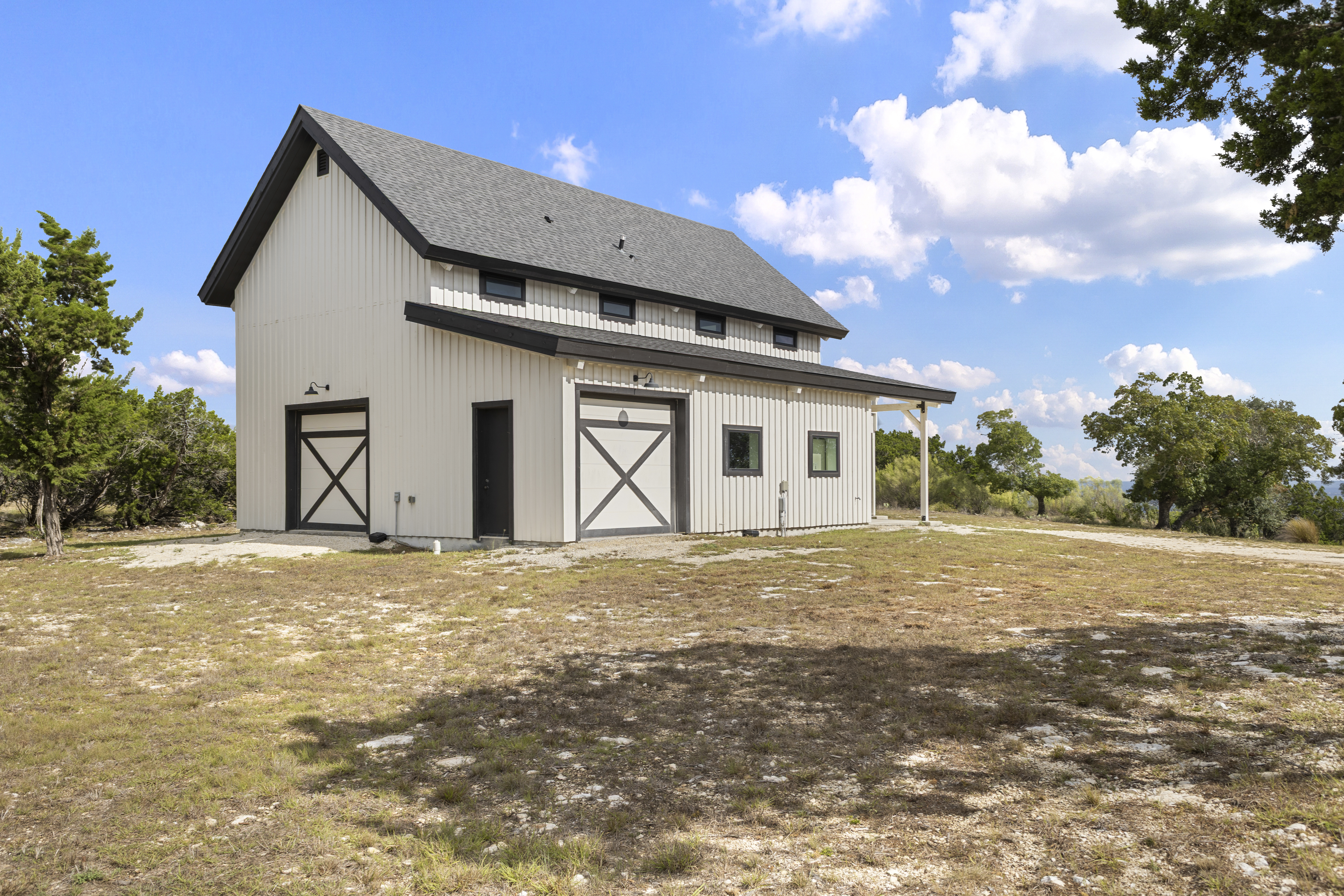  Hilltop Barndominium on 15+ Acres - 物件實景