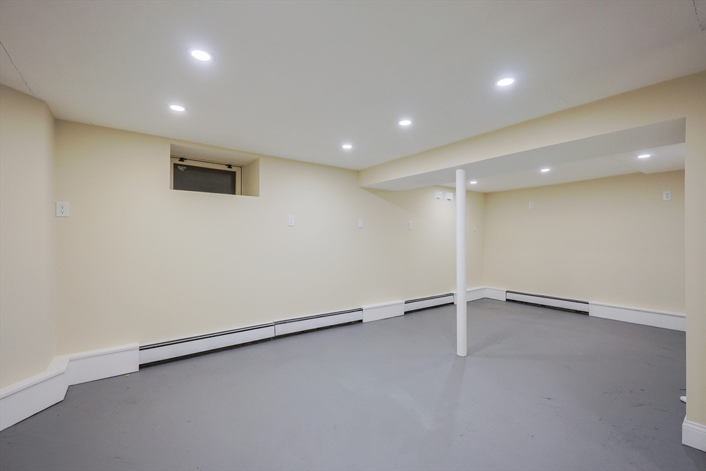 Worcester, Massachusetts, 01606, United States, 3 Bedrooms Bedrooms, ,4 BathroomsBathrooms,Residential,For Sale,1992890