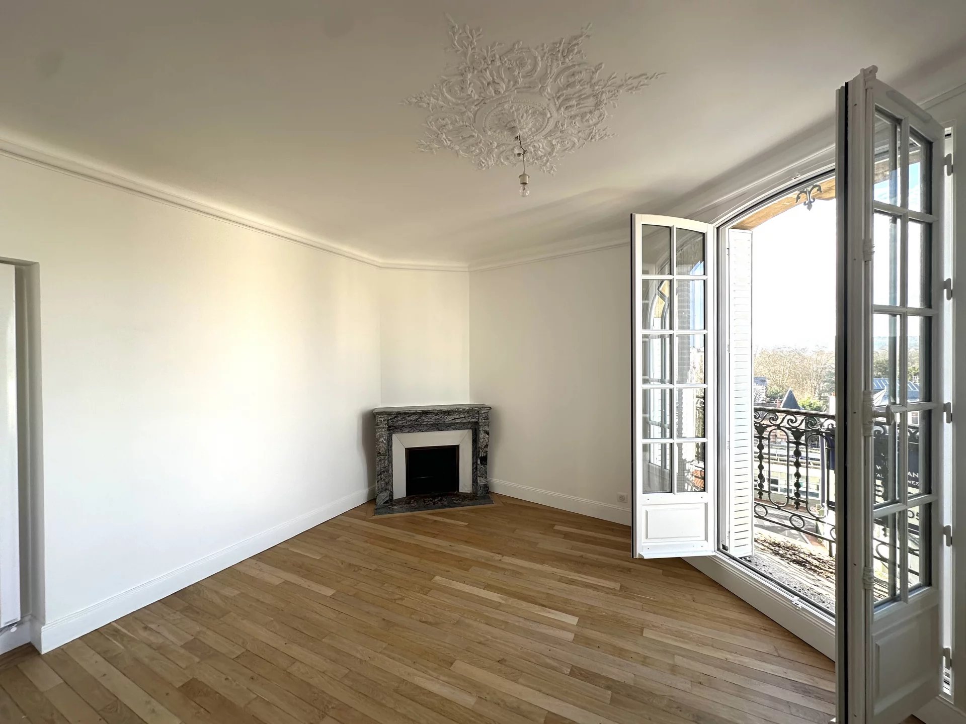 Le Vésinet, Île-de-France, 78110, FR, 2 Bedrooms Bedrooms, ,1 BathroomBathrooms,Residential,For Sale,2003303