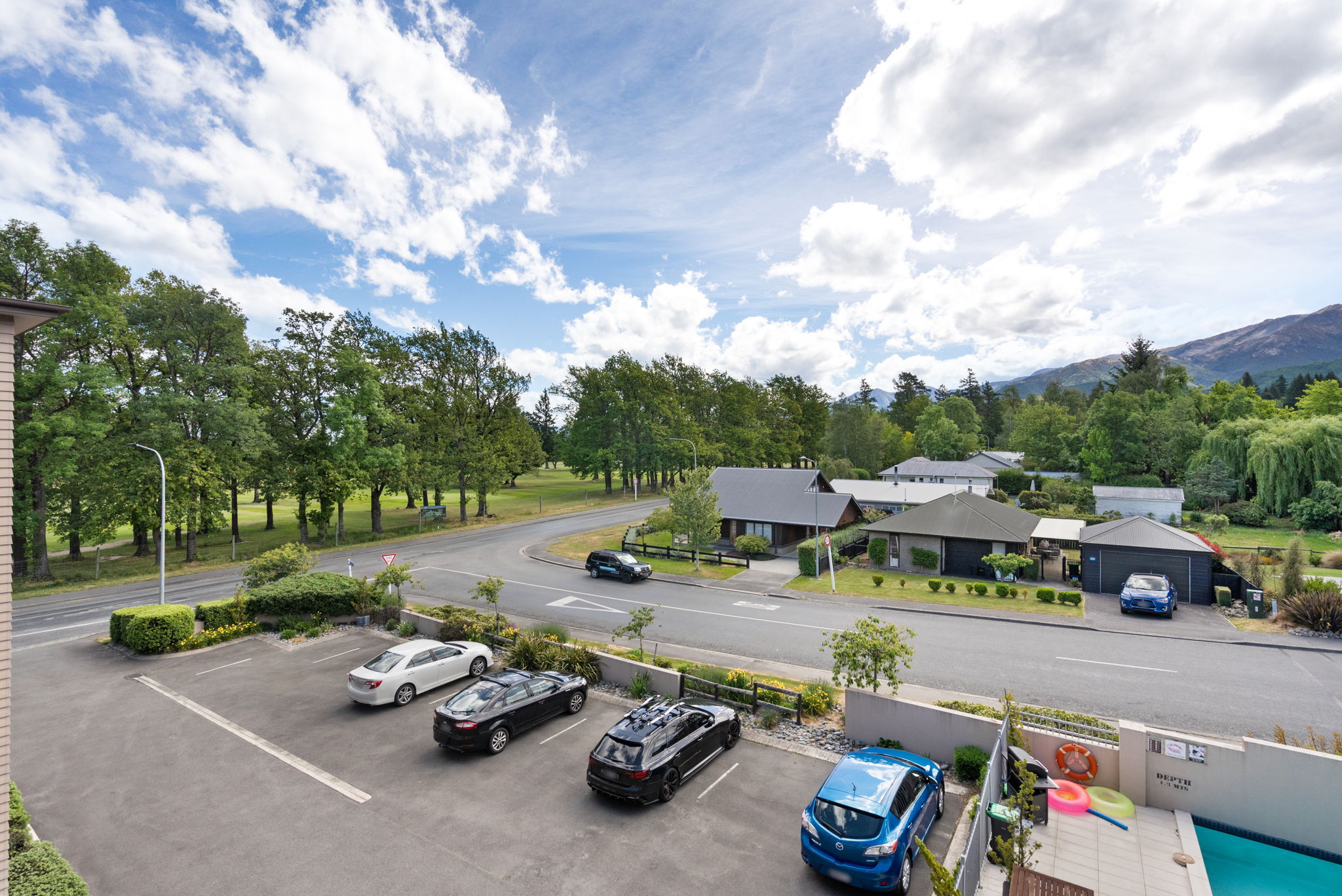  The Top Floor Advantage in Clear Ridge - 物件實景
