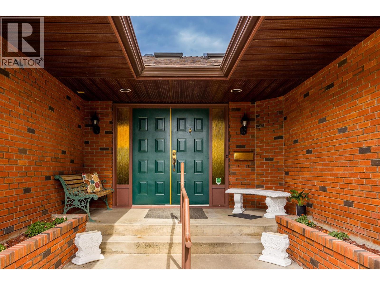 KELOWNA, British Columbia, V1V 1J5, CA, 2 Bedrooms Bedrooms, ,2 BathroomsBathrooms,Residential,For Sale,1948319