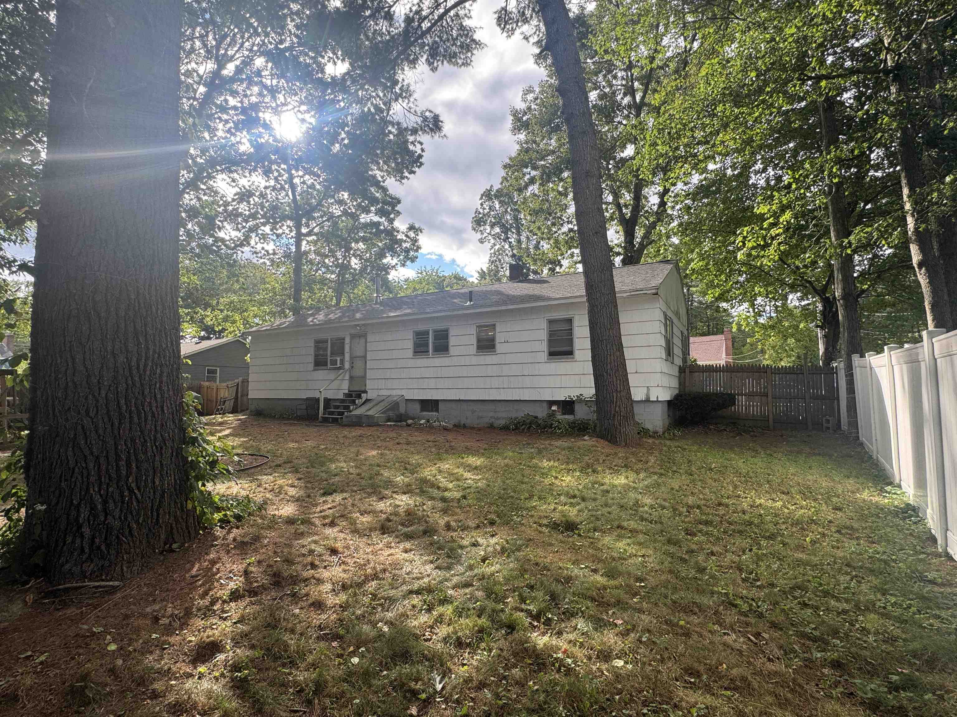 Portsmouth, New Hampshire, 03801, United States, 3 Bedrooms Bedrooms, ,1 BathroomBathrooms,Residential,For Sale,1934652