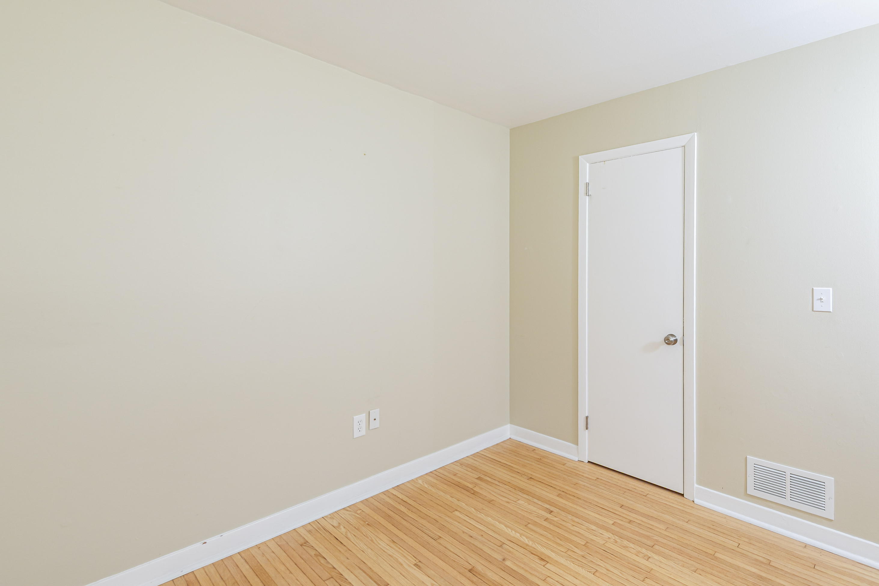  Move-In Ready Ranch in a Terrific Location - 物件實景