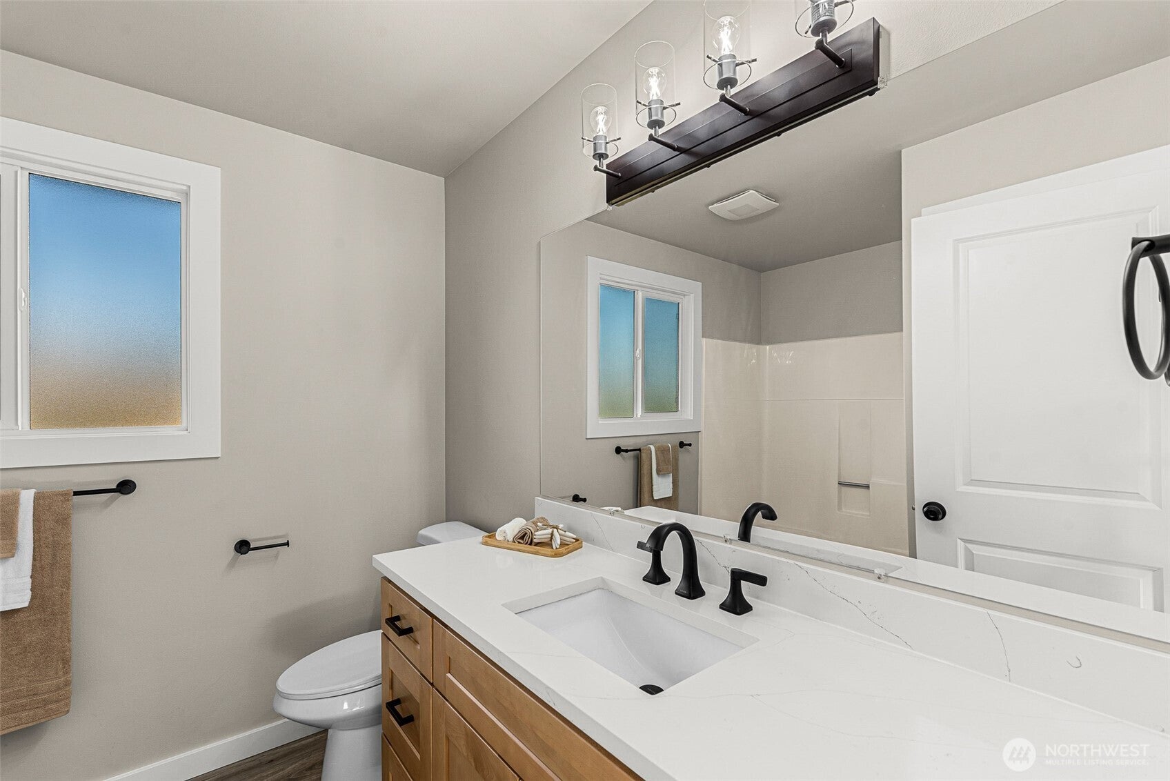 East Wenatchee, Washington, 98802, United States, 3 Bedrooms Bedrooms, ,1 BathroomBathrooms,Residential,For Sale,1984794