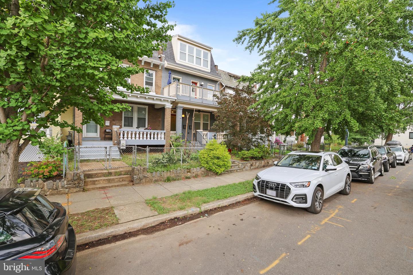 Washington, District of Columbia, 20003, United States, 2 Bedrooms Bedrooms, ,2 BathroomsBathrooms,Residential,For Sale,1896371