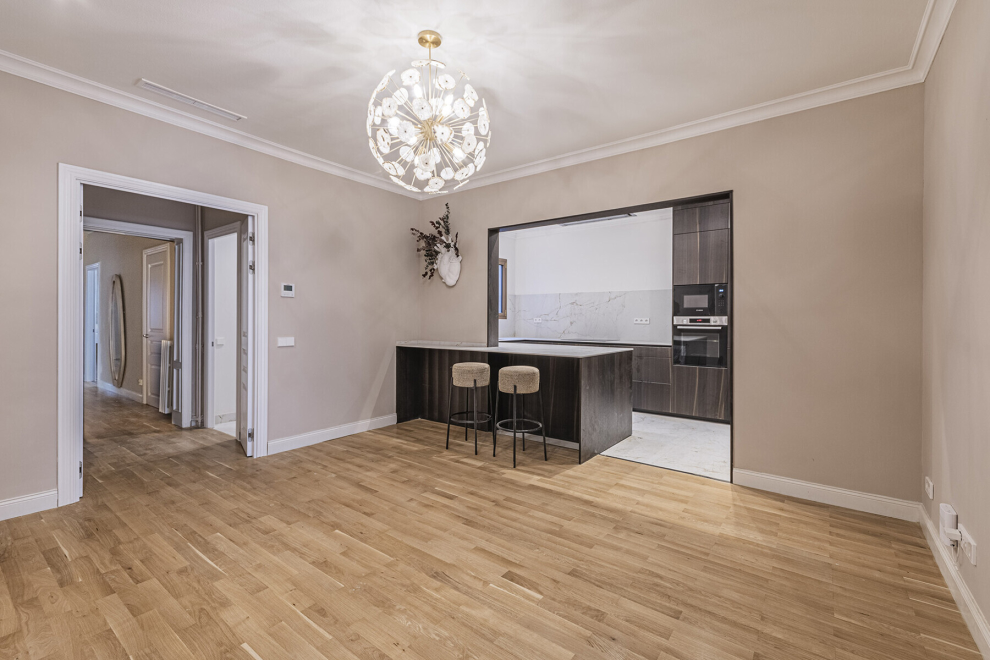  Renovated high-rise apartment in a stately building in Eixample. - 物件實景