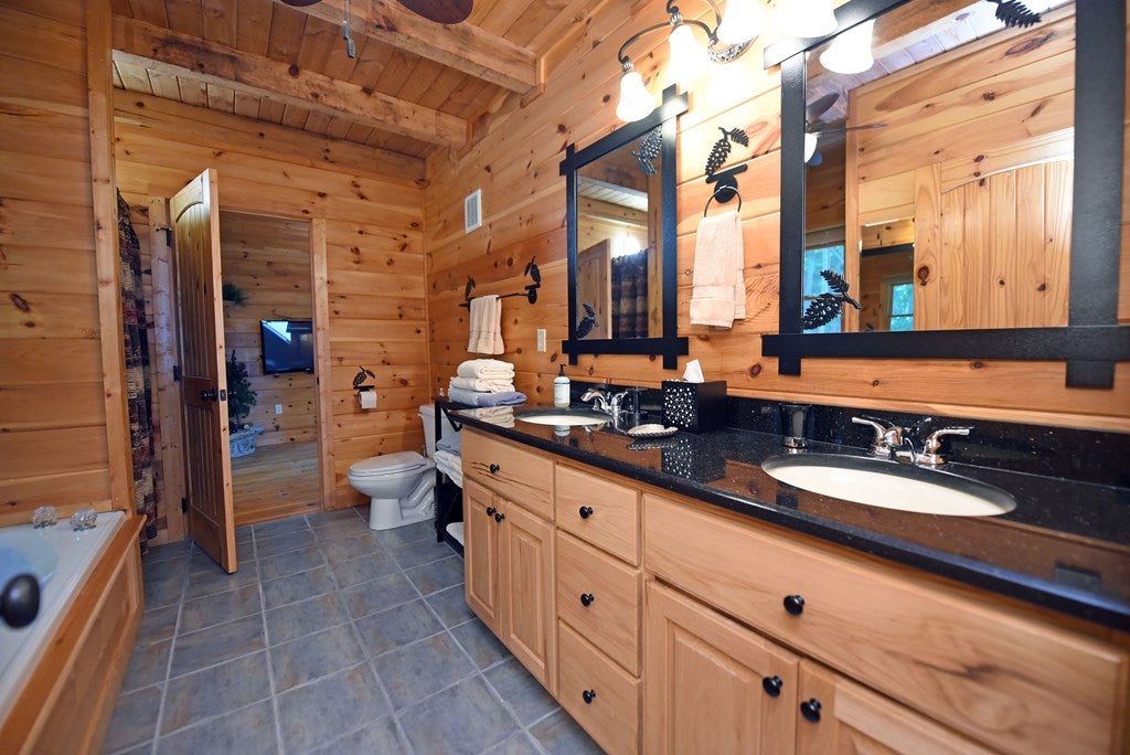 Morganton, Georgia, 30560, United States, 3 Bedrooms Bedrooms, ,3 BathroomsBathrooms,Residential,For Sale,2001916