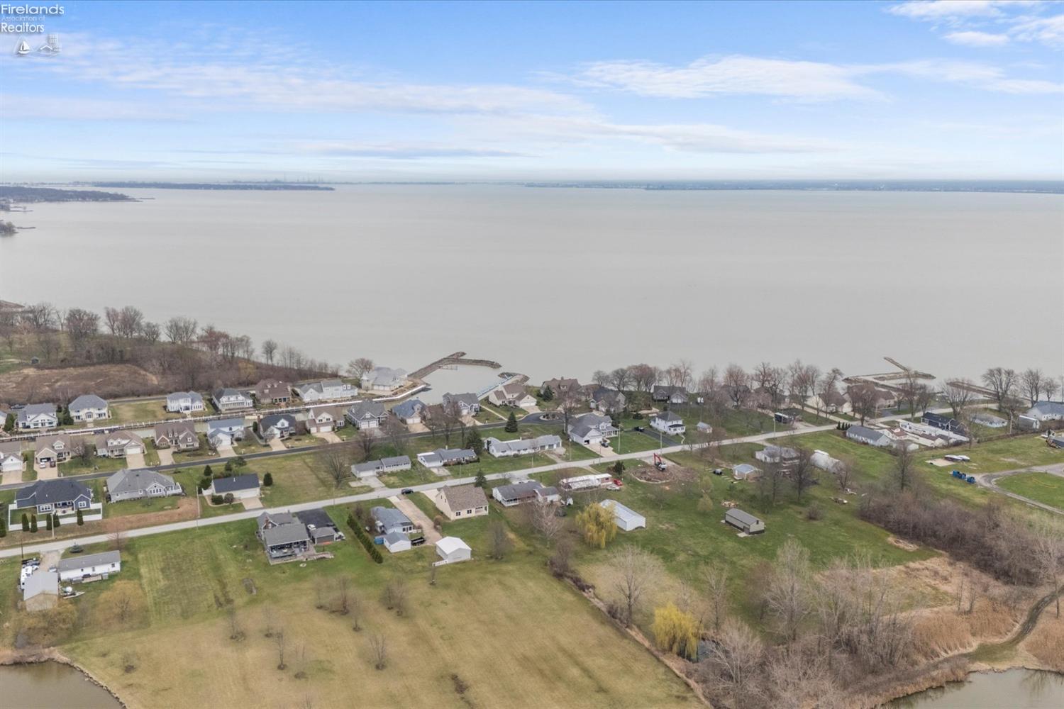 Marblehead, Ohio, 43440, United States, 4 Bedrooms Bedrooms, ,3 BathroomsBathrooms,Residential,For Sale,1921808