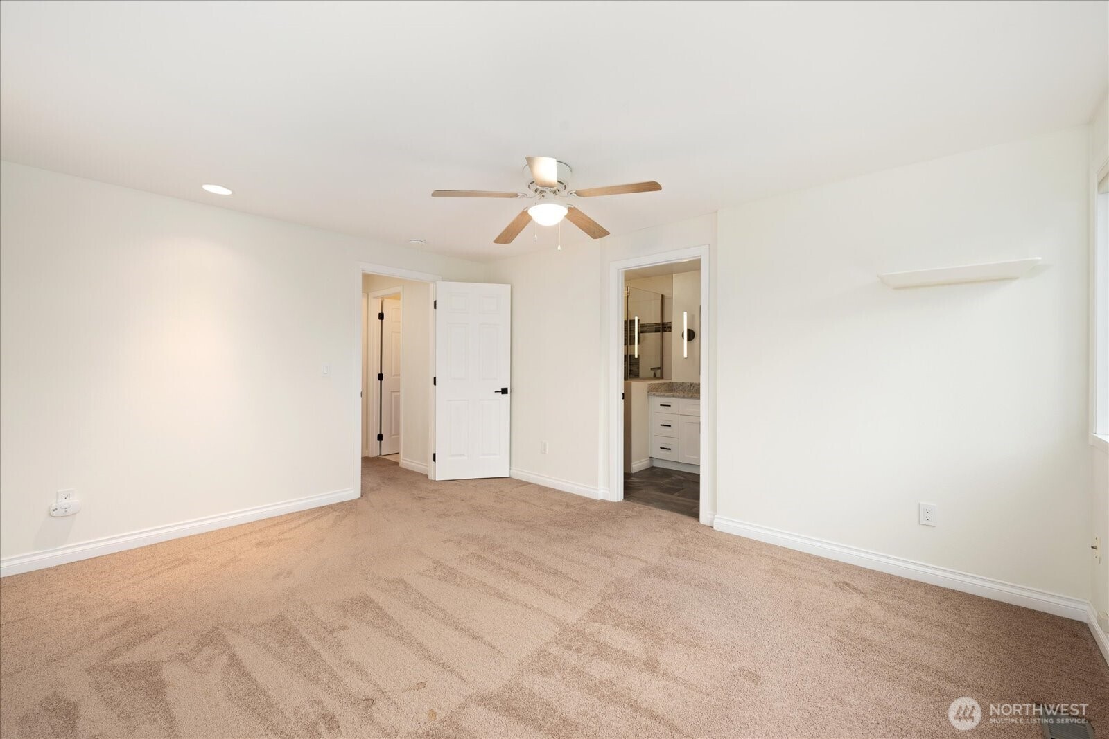 Renton, Washington, 98059, United States, 4 Bedrooms Bedrooms, ,1 BathroomBathrooms,Residential,For Sale,1989503