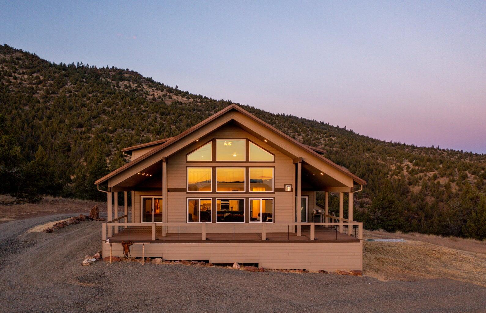 Prineville, Oregon, 97754, United States, 4 Bedrooms Bedrooms, ,3 BathroomsBathrooms,Residential,For Sale,1902068