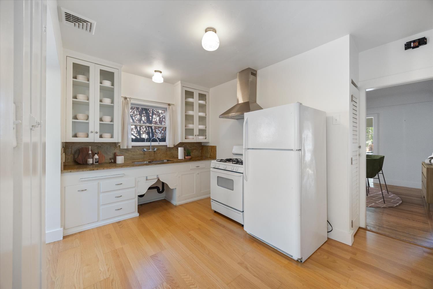 Sacramento, California, 95816, United States, 2 Bedrooms Bedrooms, ,1 BathroomBathrooms,Residential,For Sale,1939561